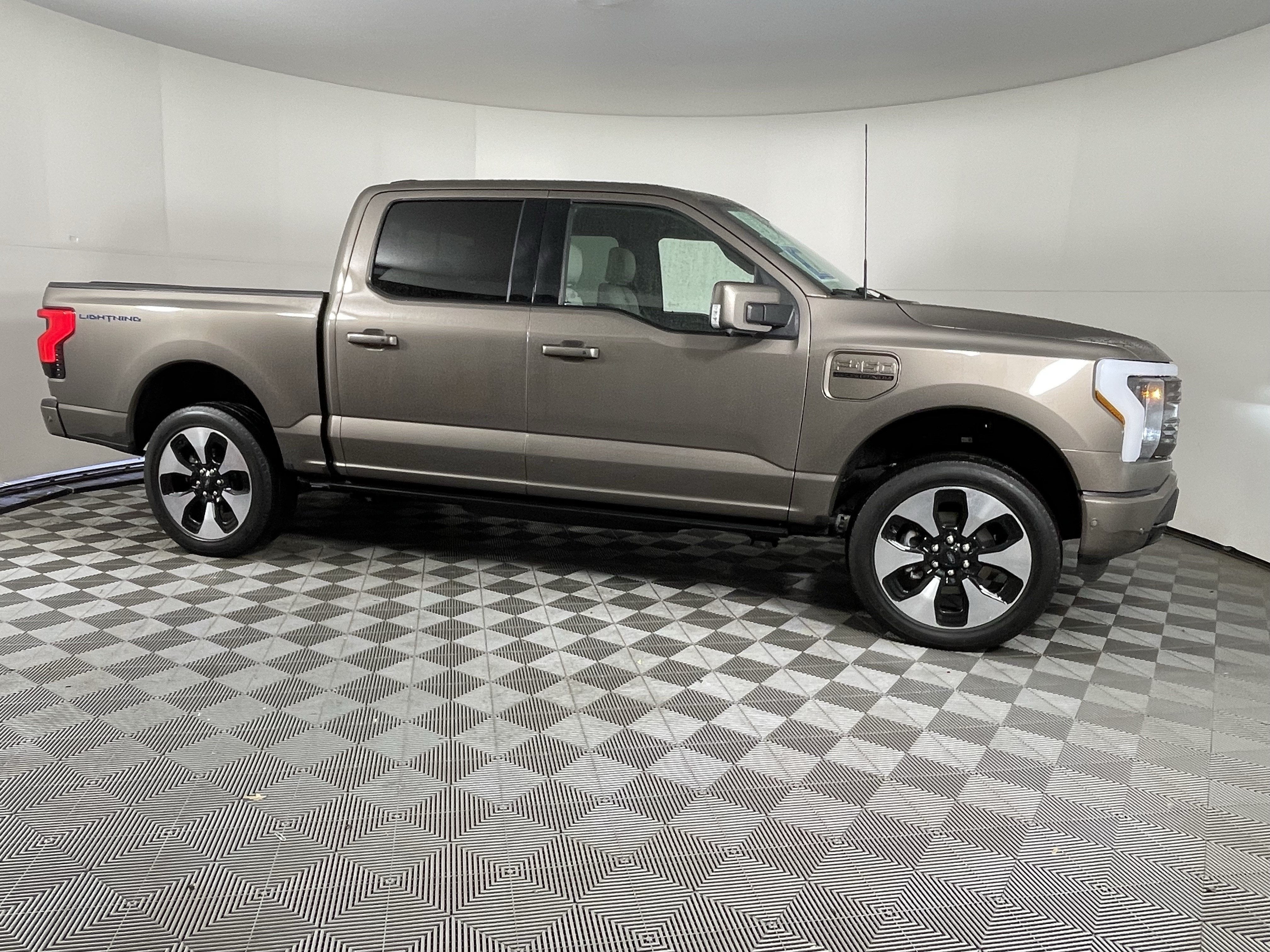 2023 Ford F-150 Lightning LARIAT