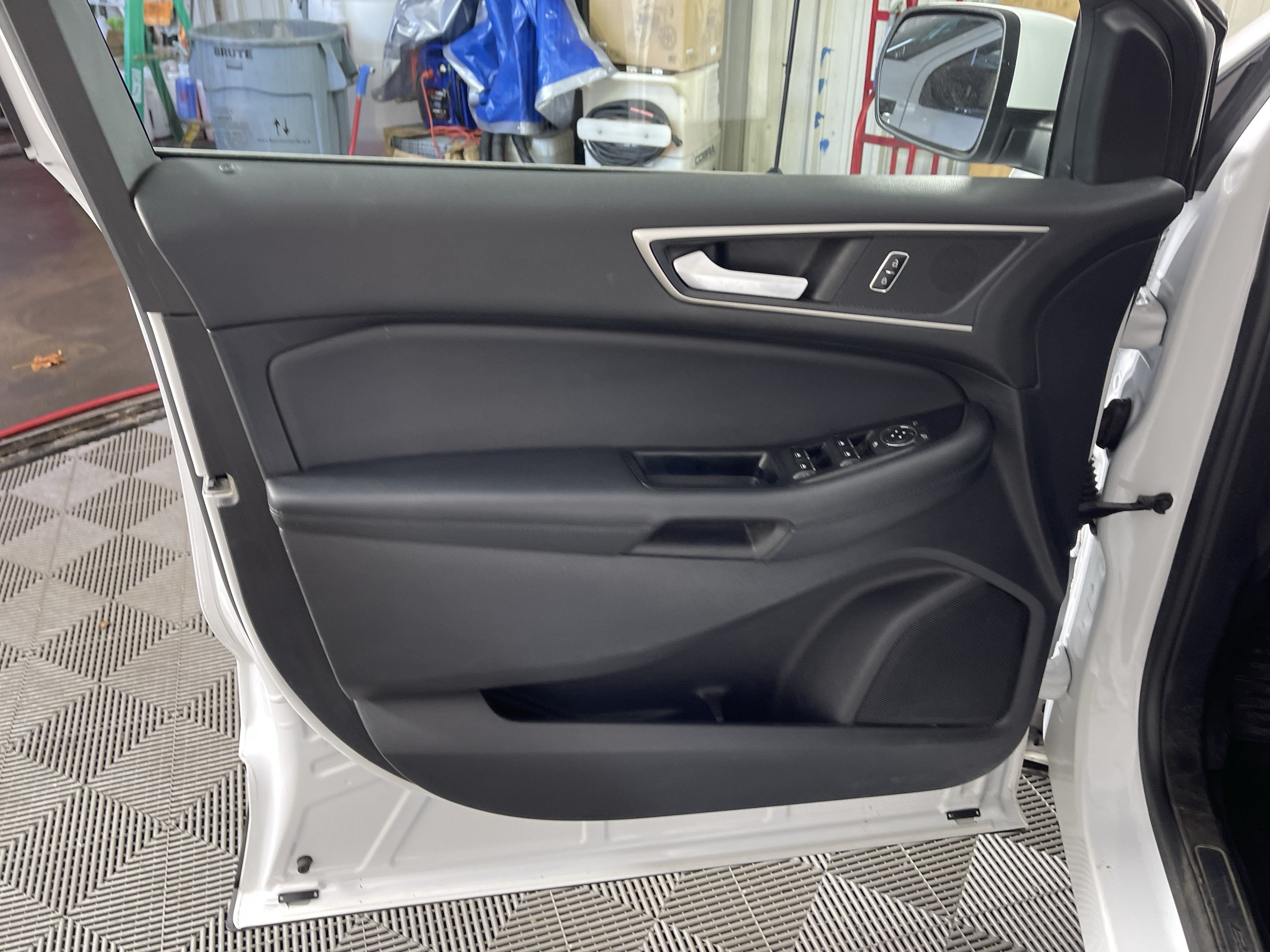 2020 Ford Edge Base