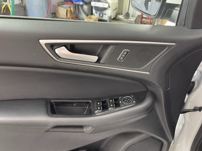 2020 Ford Edge Base