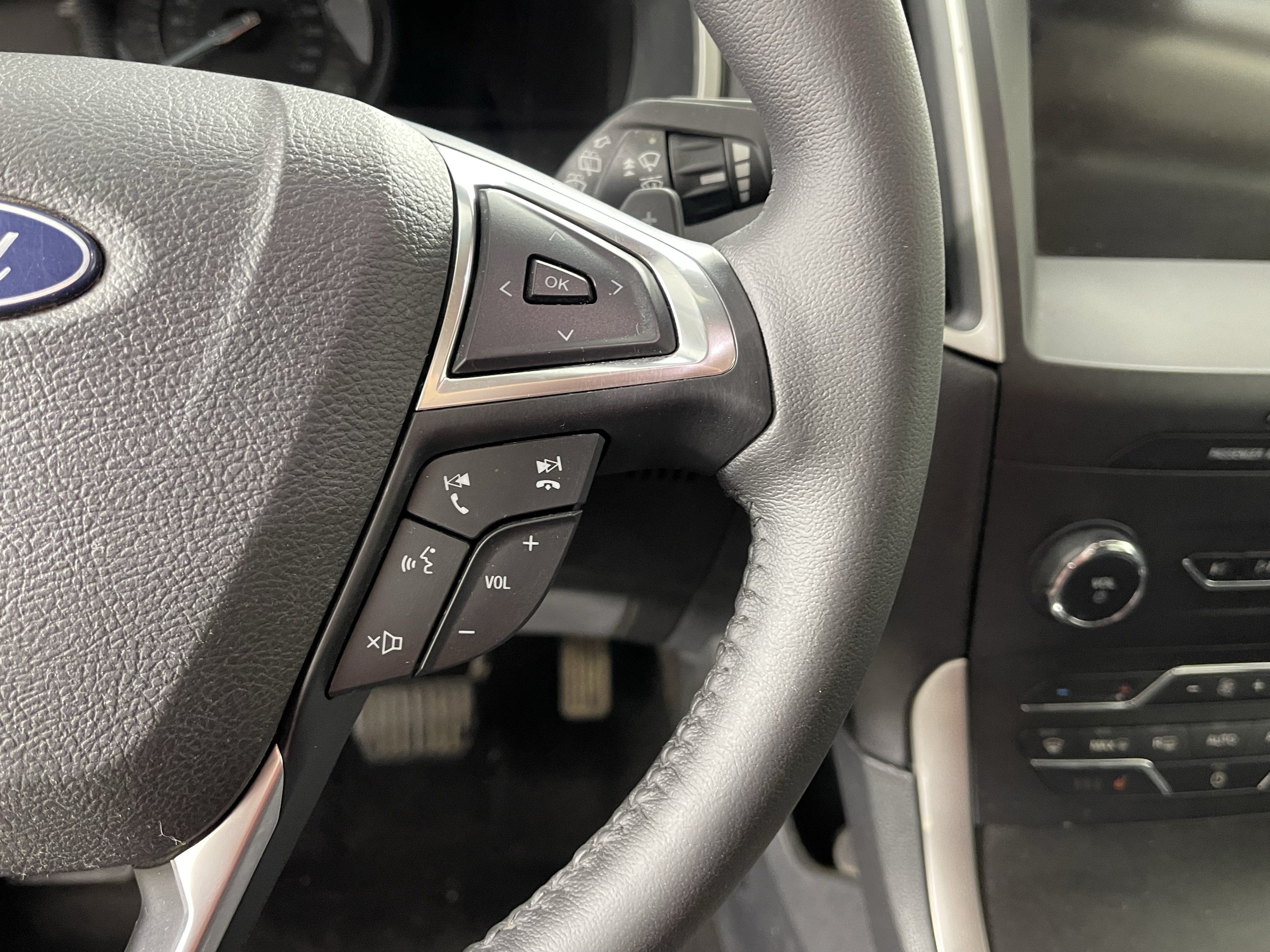 2020 Ford Edge Base