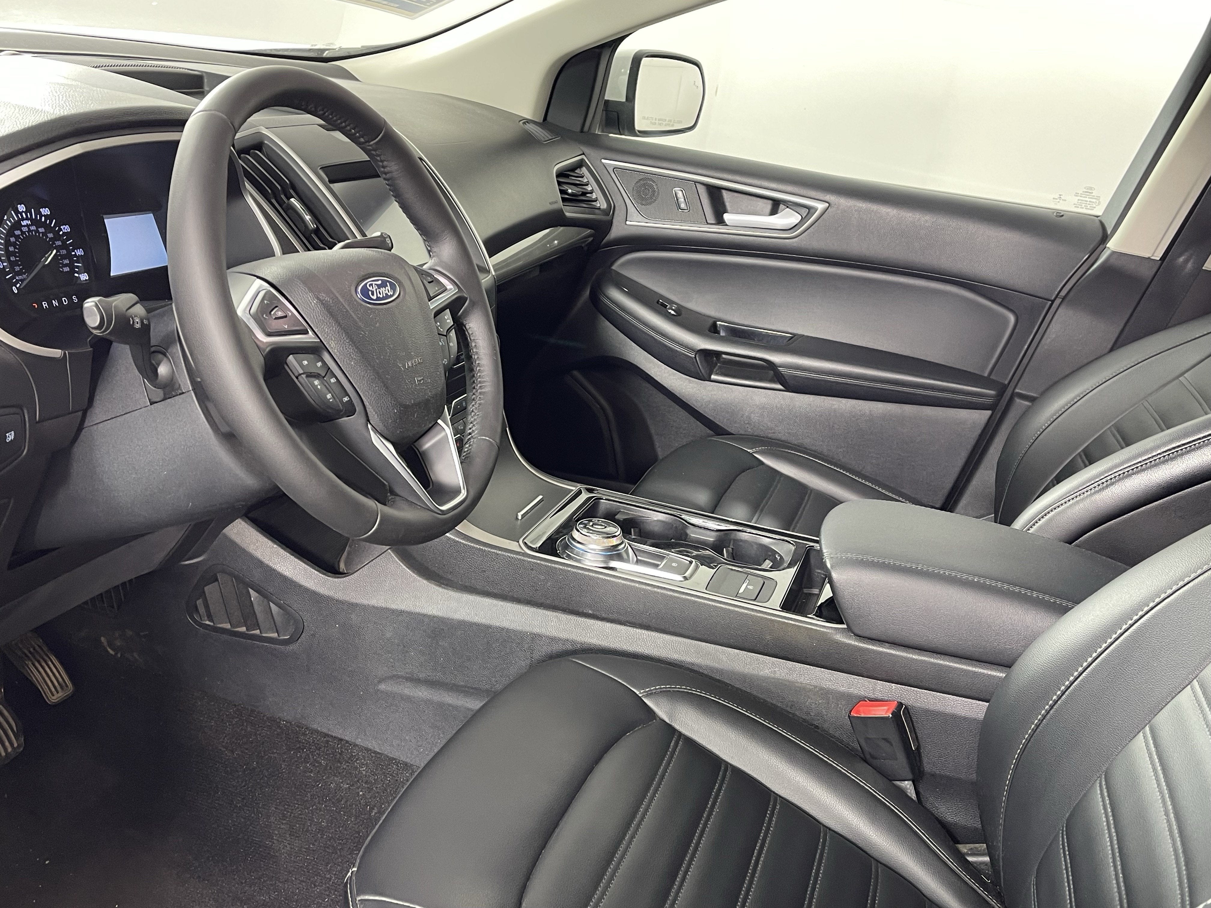 2020 Ford Edge Base