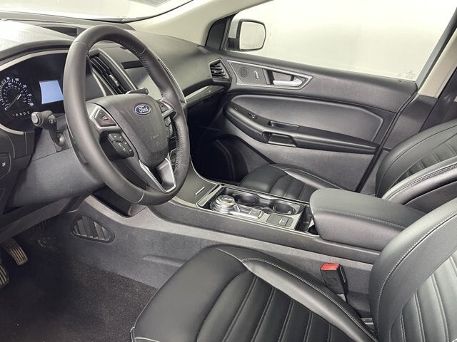 2020 Ford Edge Base