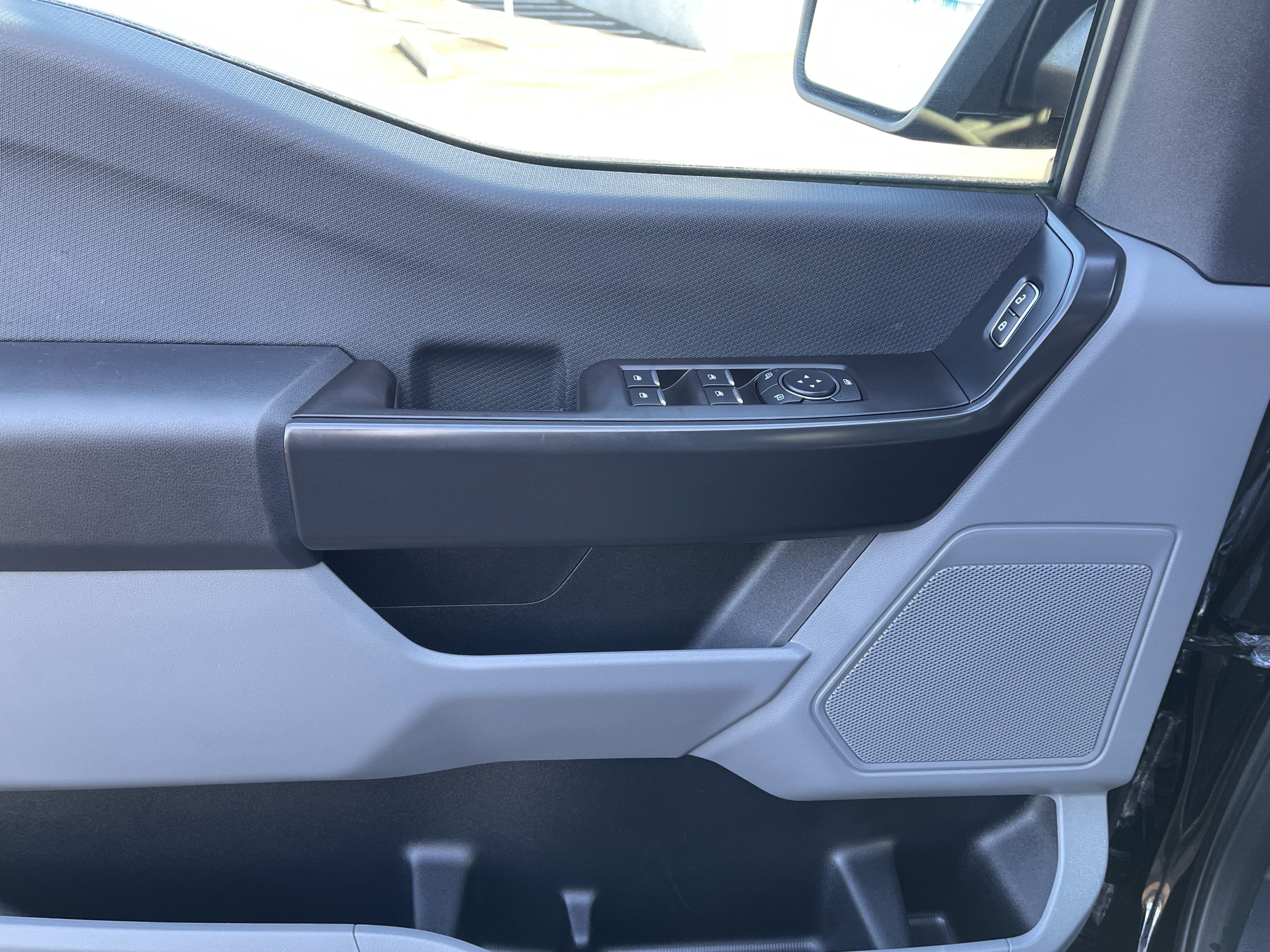 2022 Ford F-150 Lightning Pro 4WD SuperCrew 5.5' Box