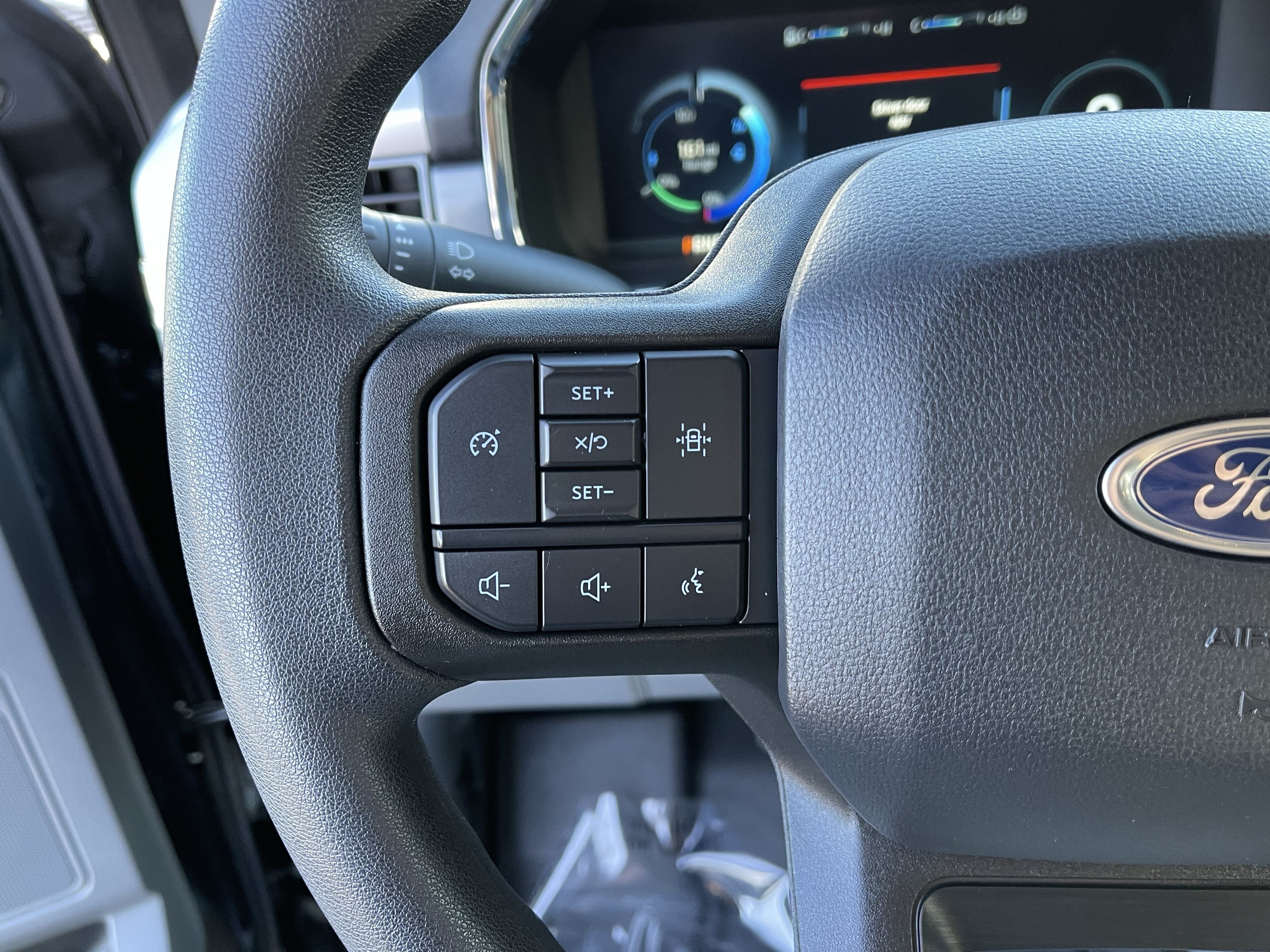 2022 Ford F-150 Lightning Pro 4WD SuperCrew 5.5' Box