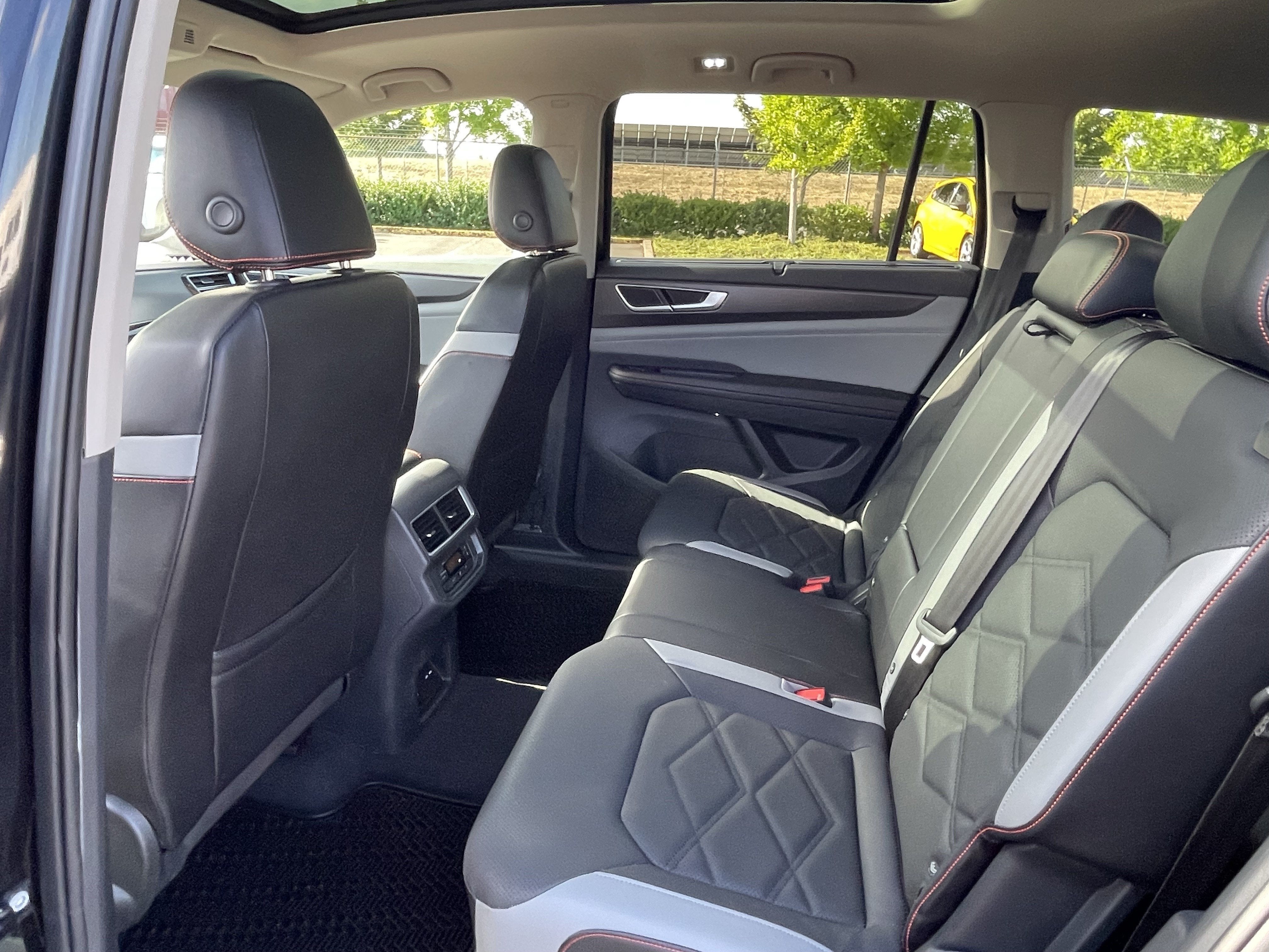 2024 Volkswagen Atlas 2.0T Peak Edition SE w/Technology