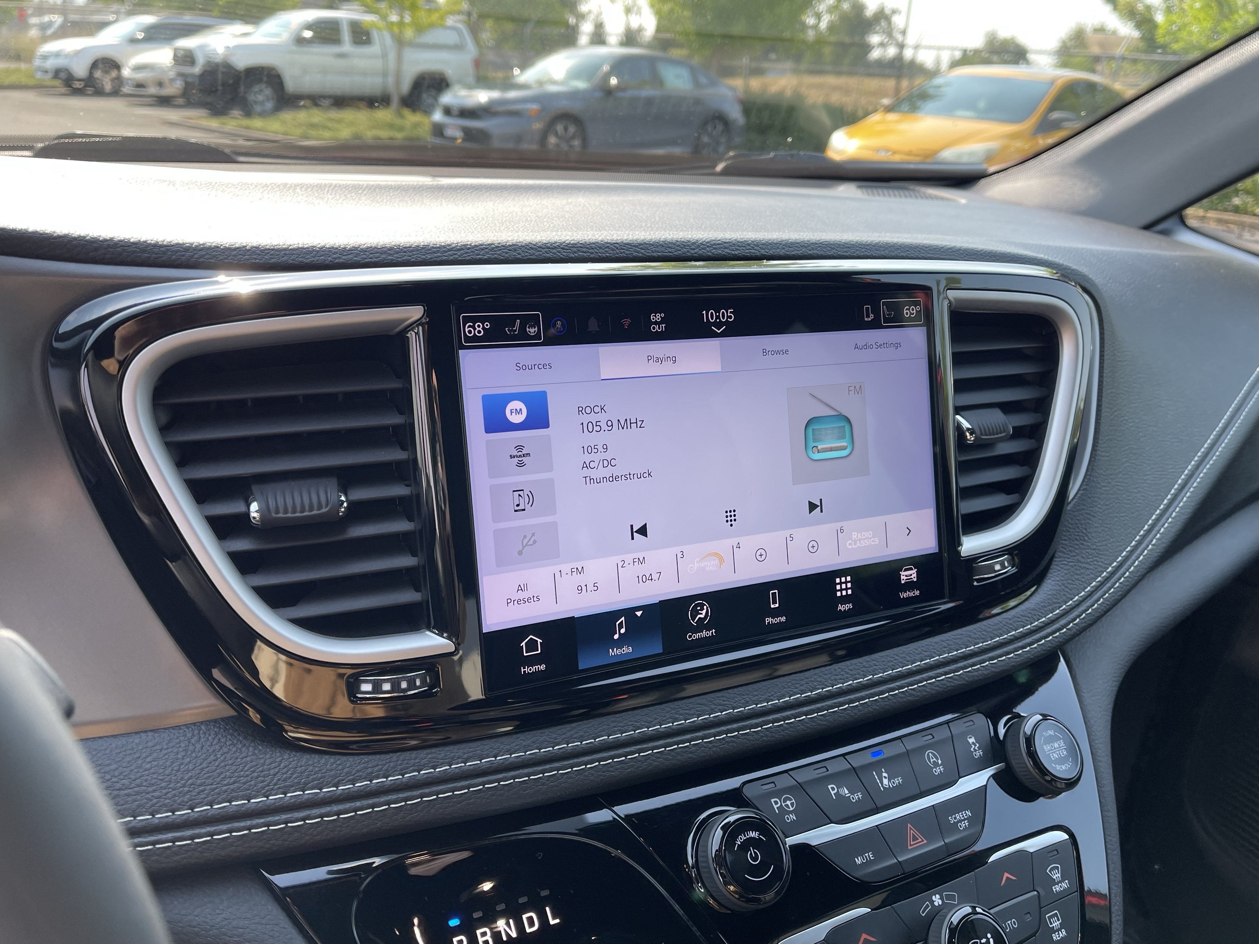 2025 Chrysler Pacifica Select