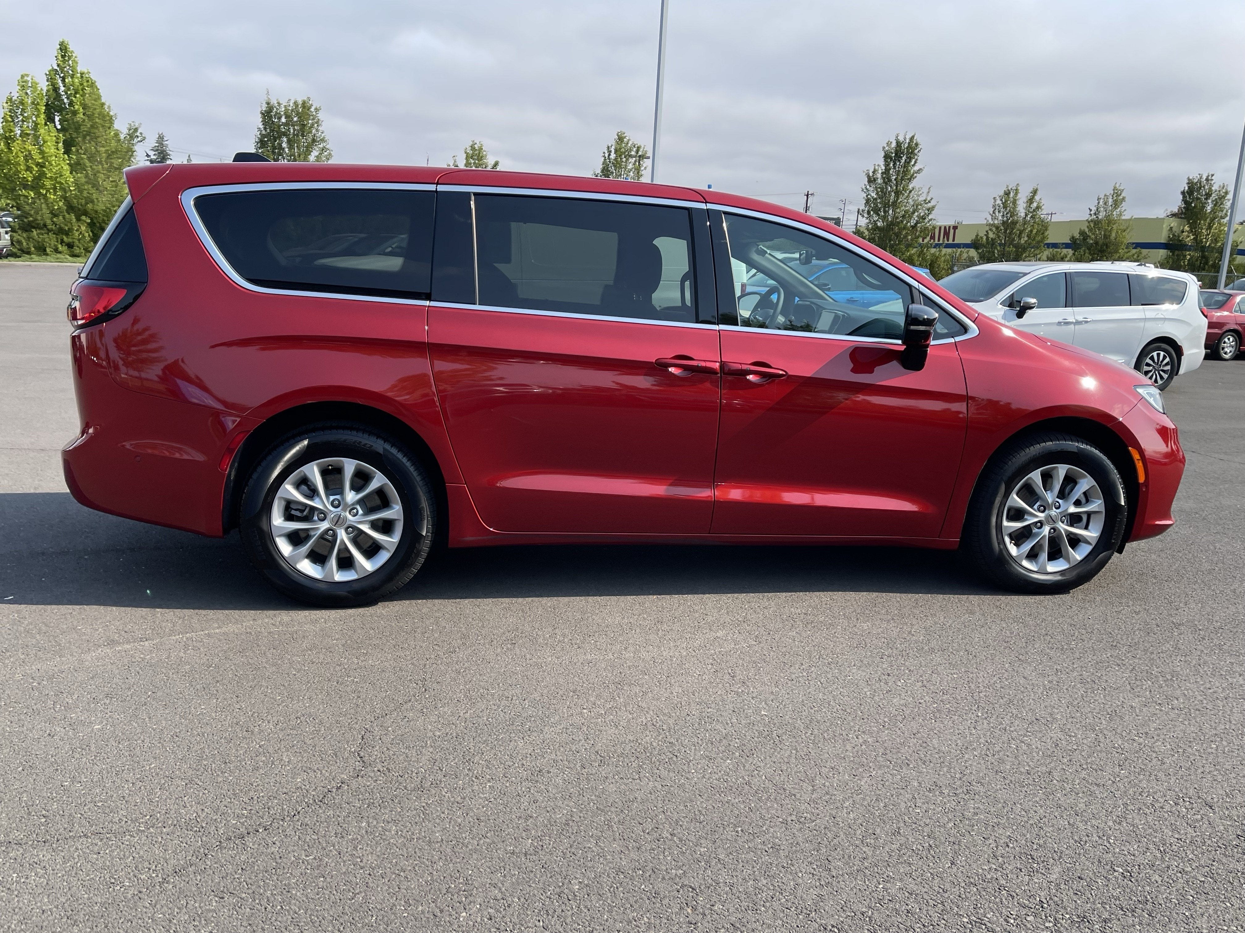 2025 Chrysler Pacifica Select