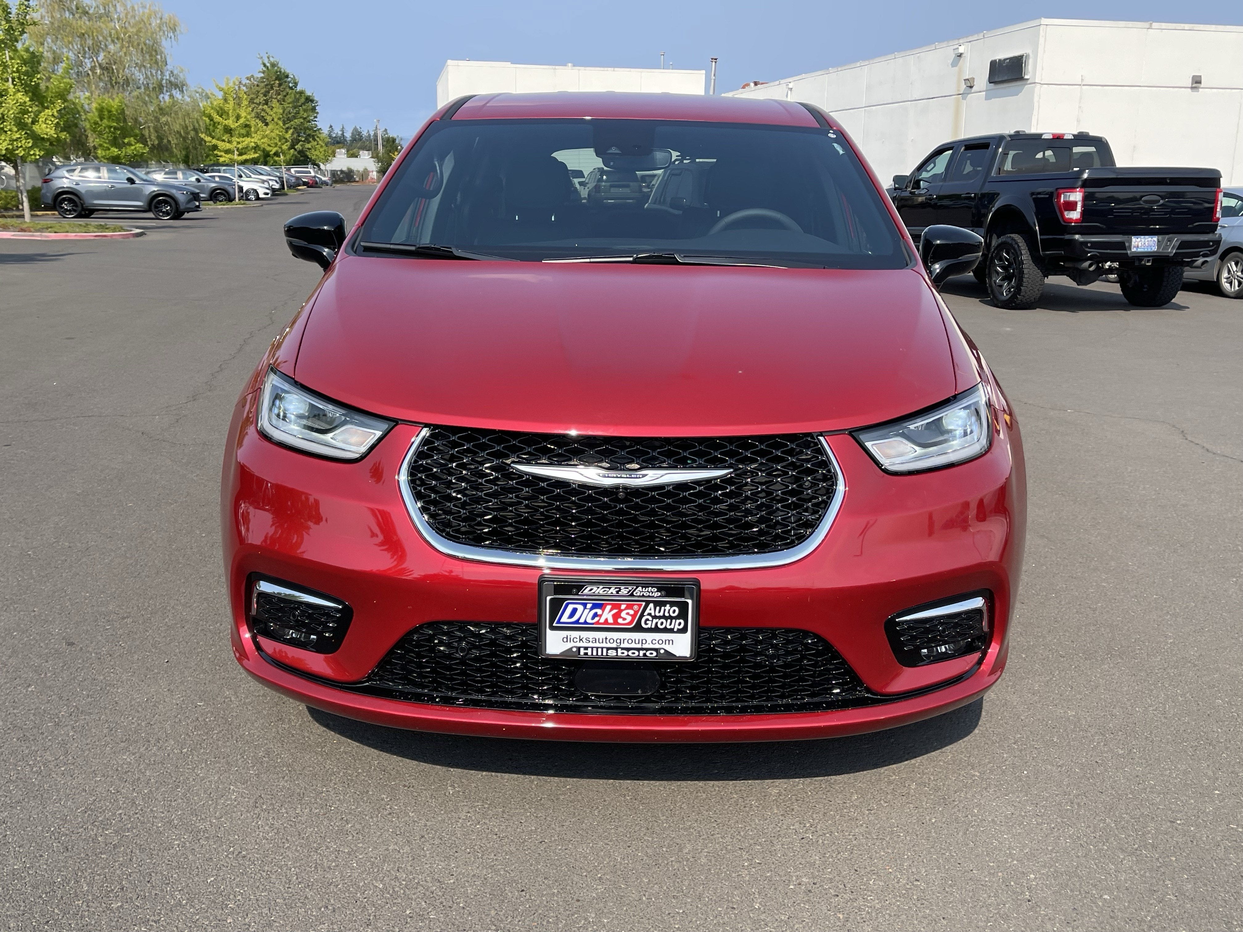 2025 Chrysler Pacifica Select