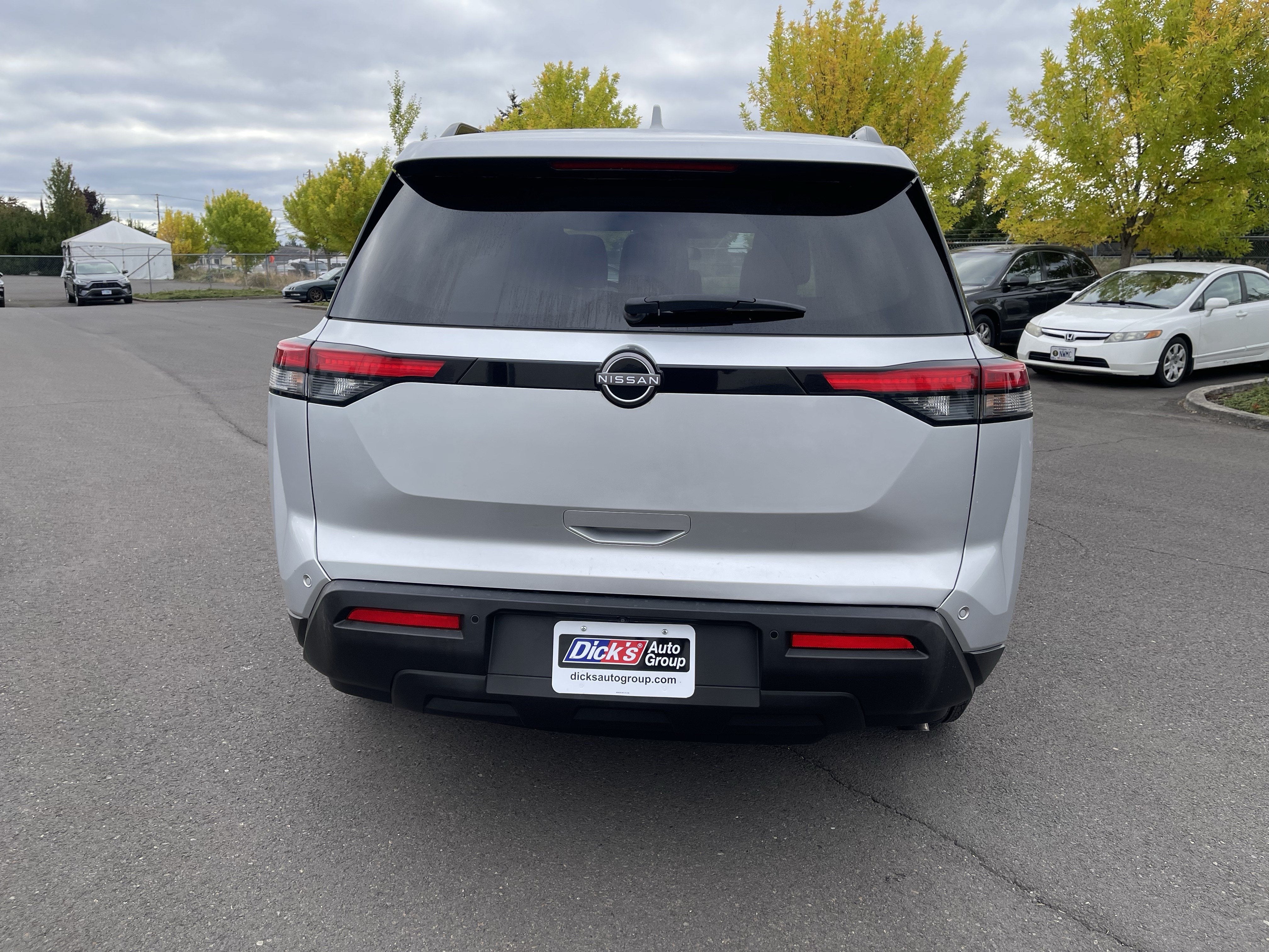 2022 Nissan Pathfinder SV