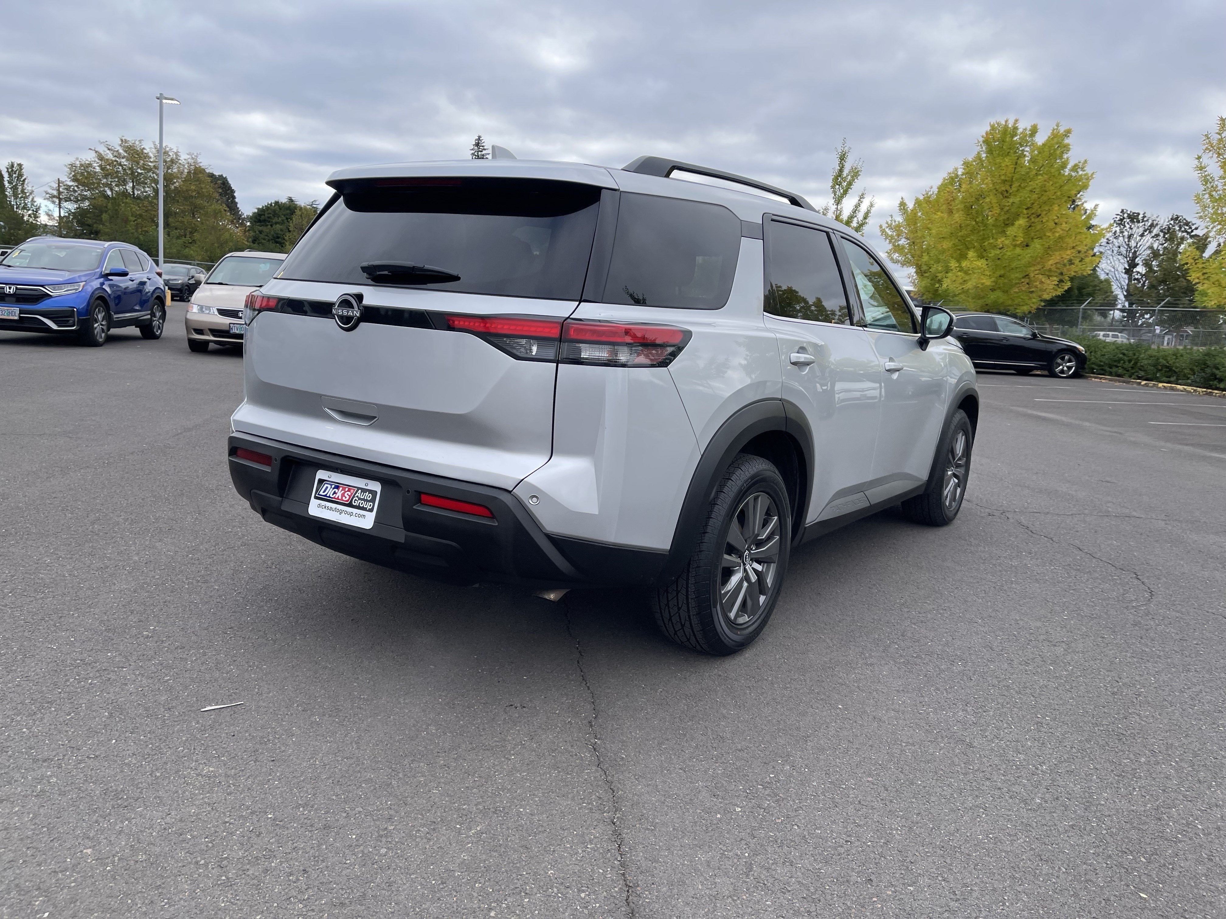 2022 Nissan Pathfinder SV
