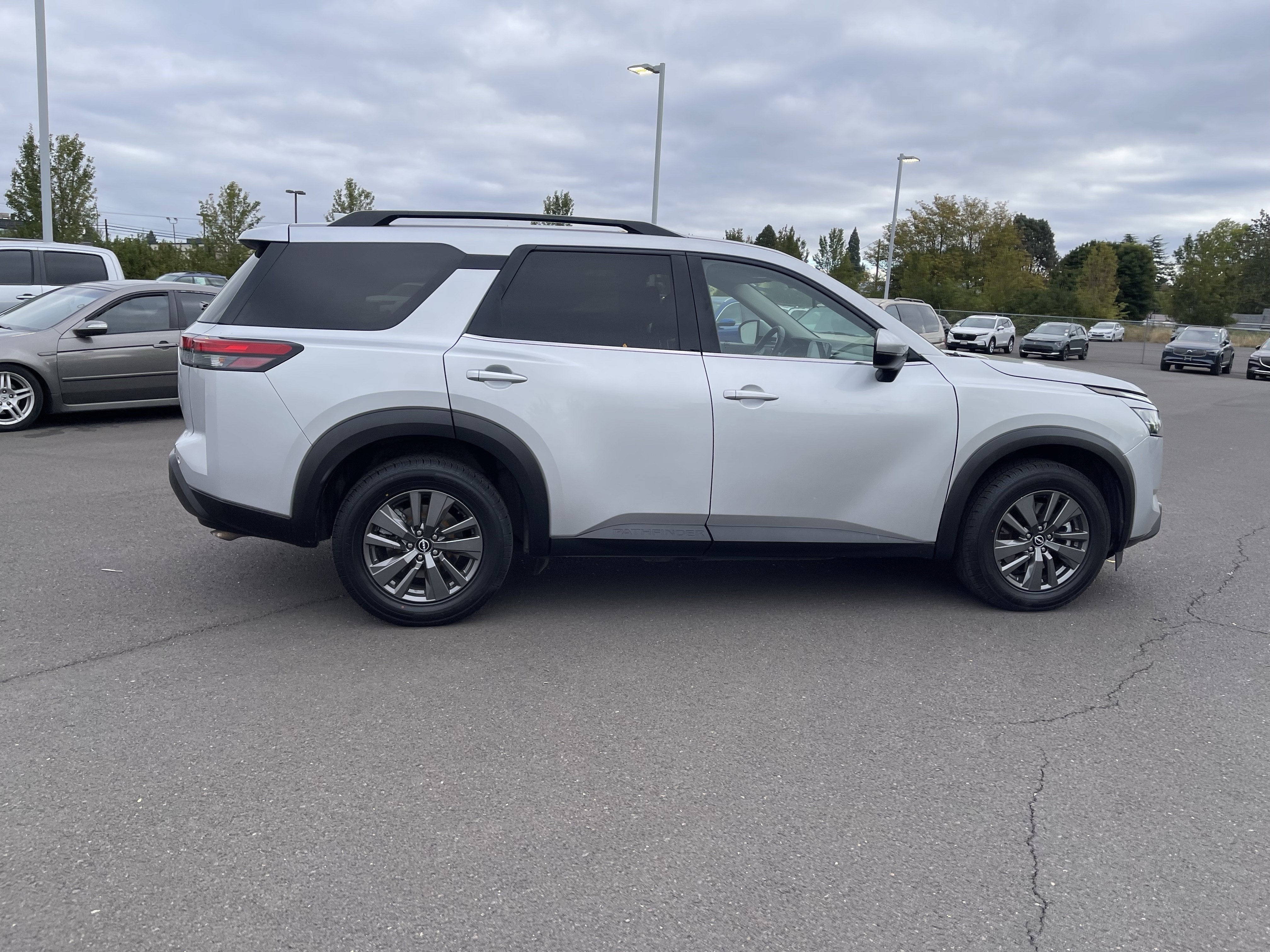 2022 Nissan Pathfinder SV