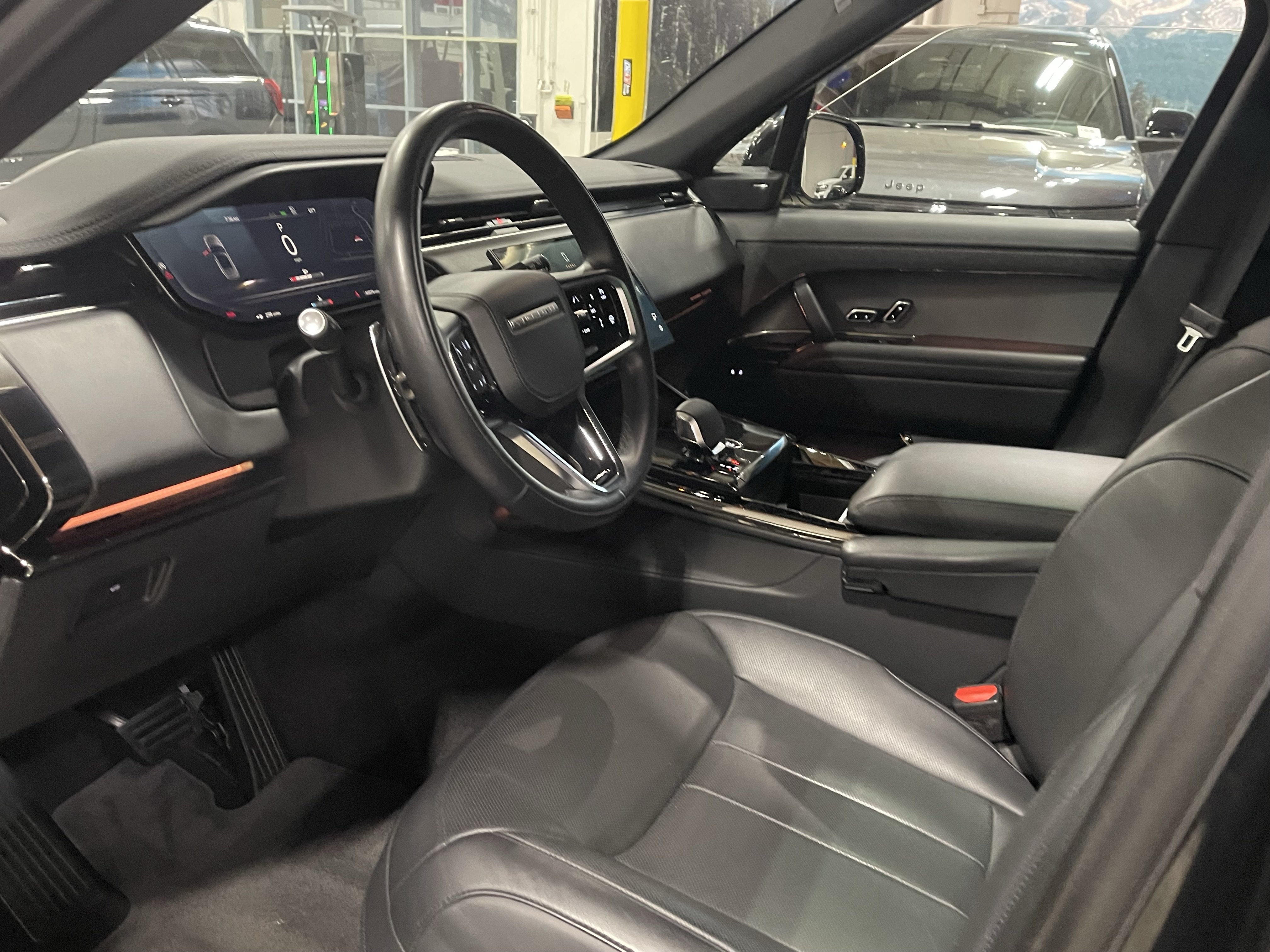 2025 Land Rover Range Rover Sport SE