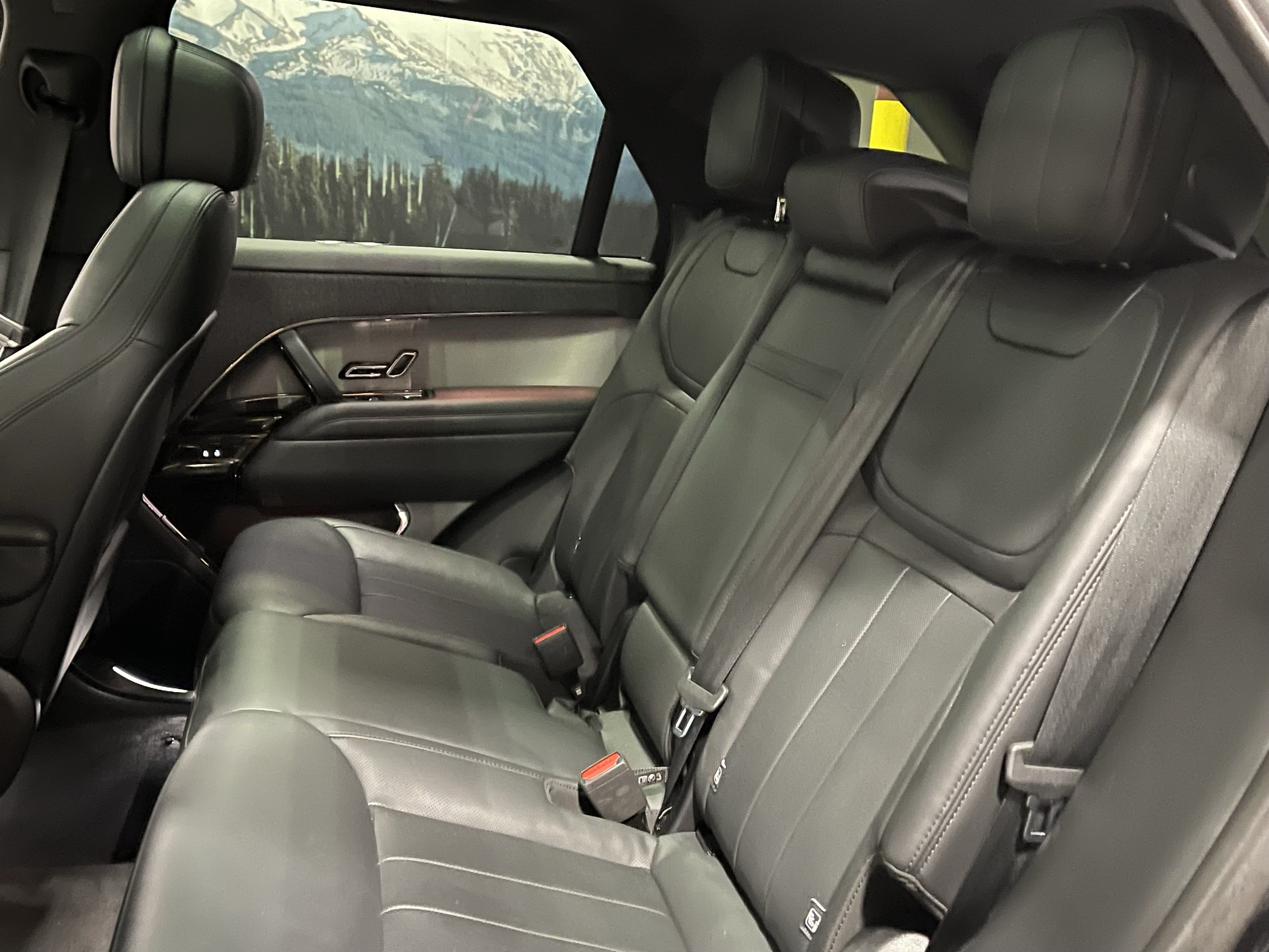 2025 Land Rover Range Rover Sport SE