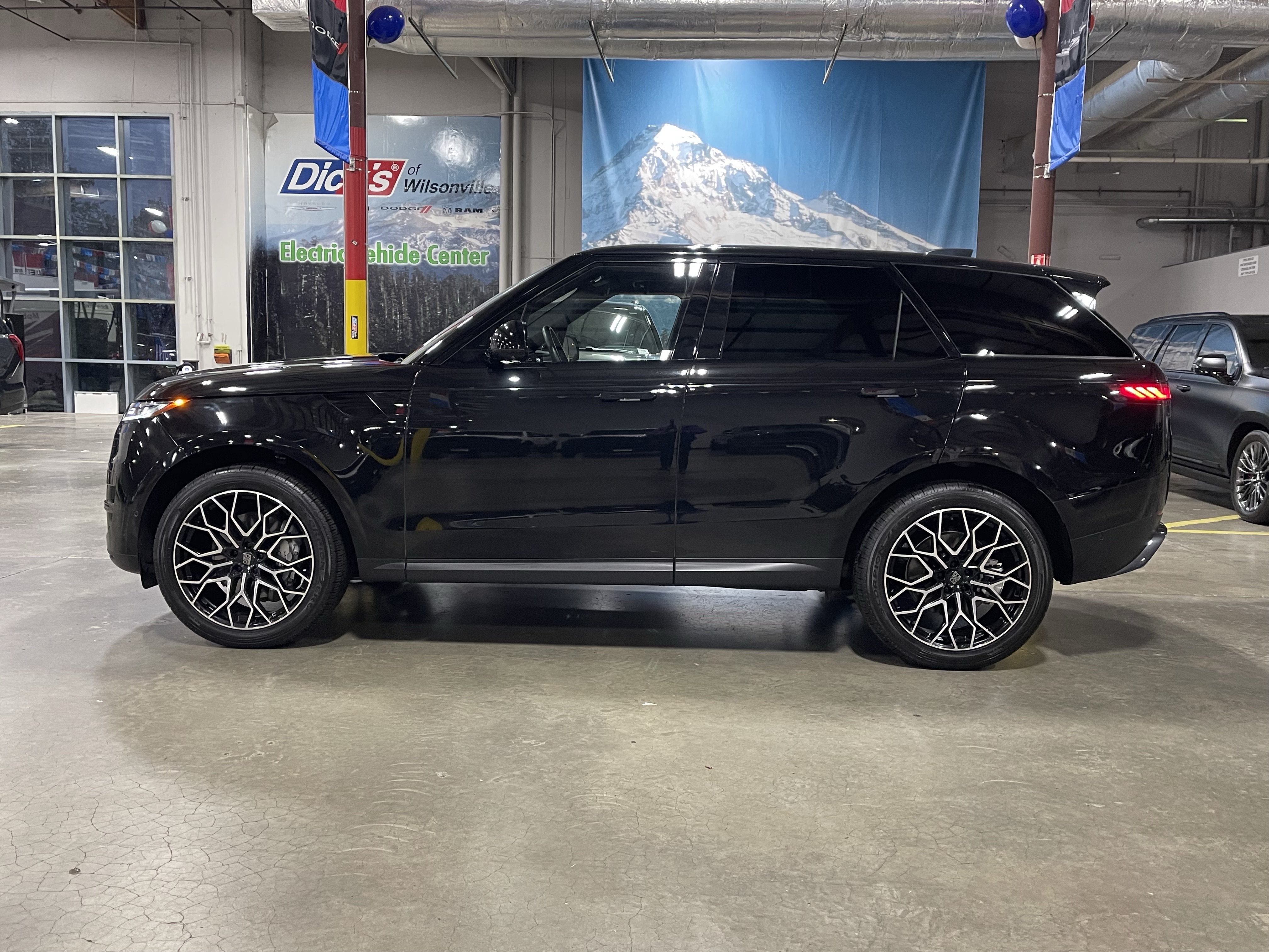 2025 Land Rover Range Rover Sport SE