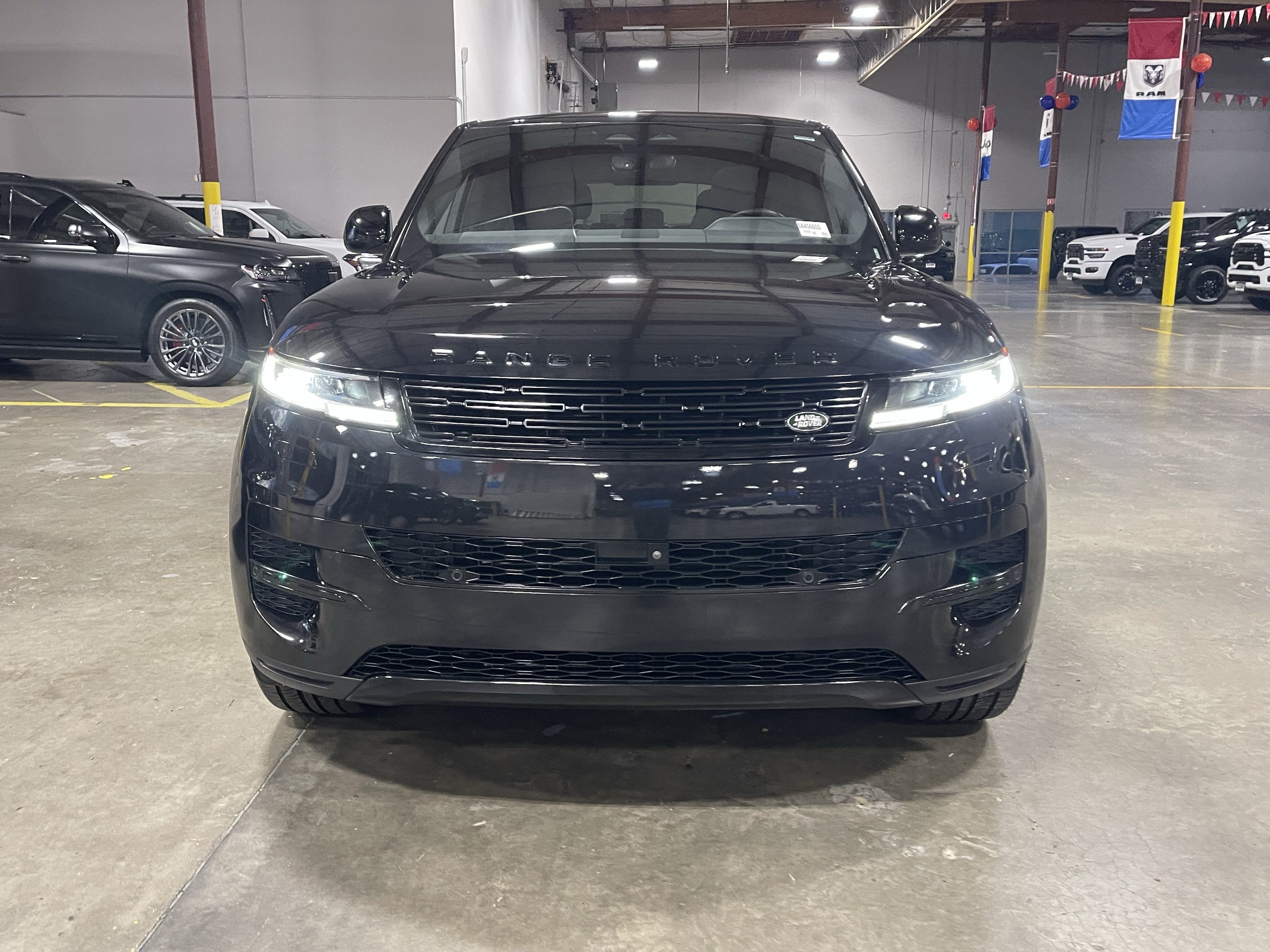 2025 Land Rover Range Rover Sport SE