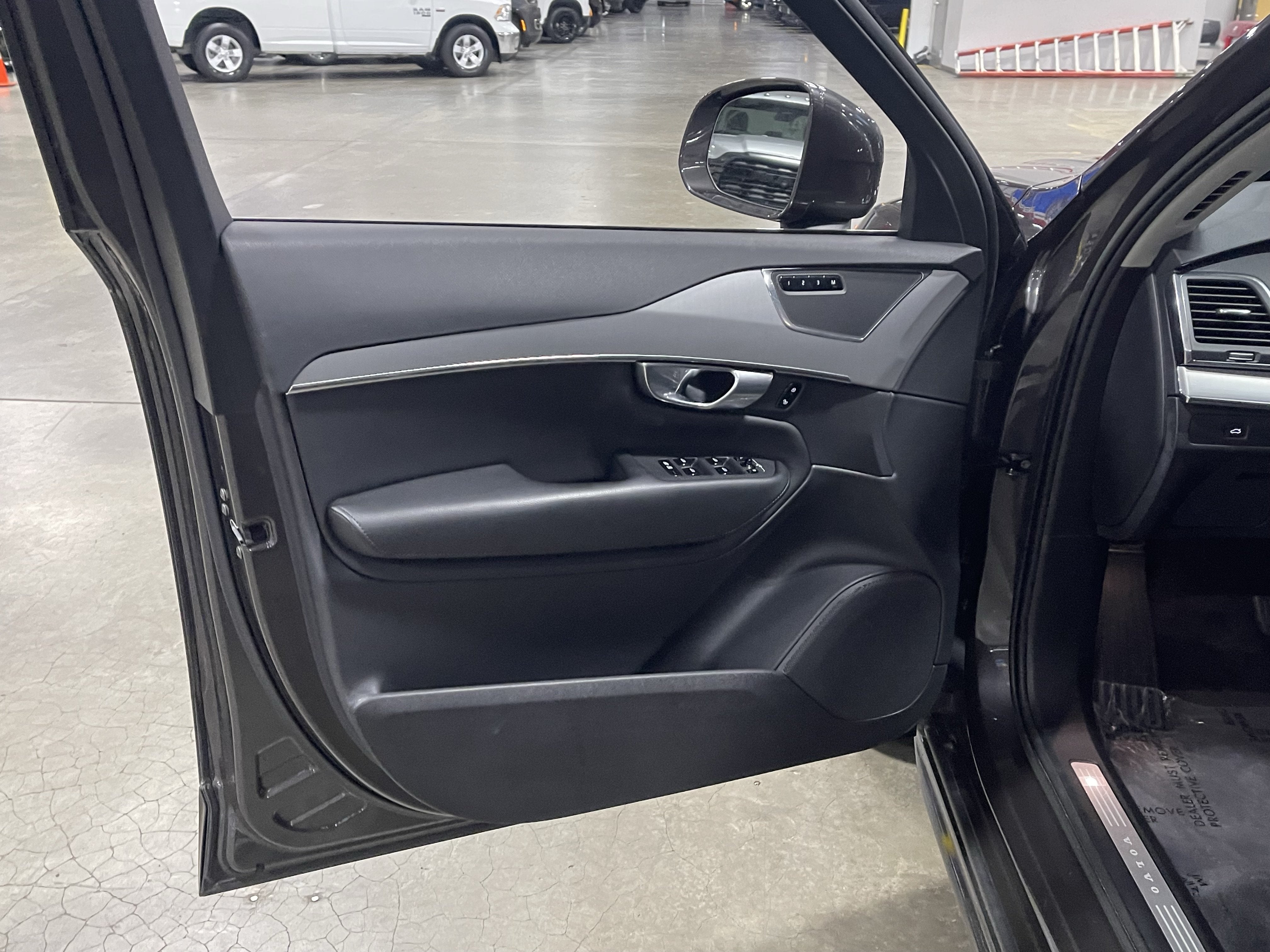 2023 Volvo XC90 B5 Core