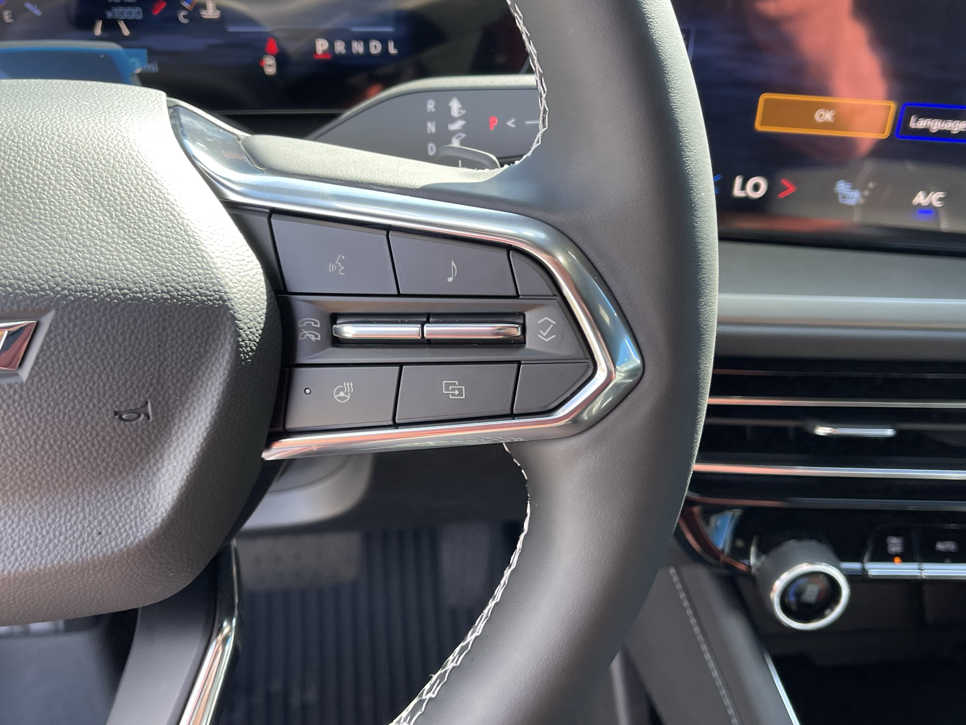 2025 Chevrolet Traverse FWD LT