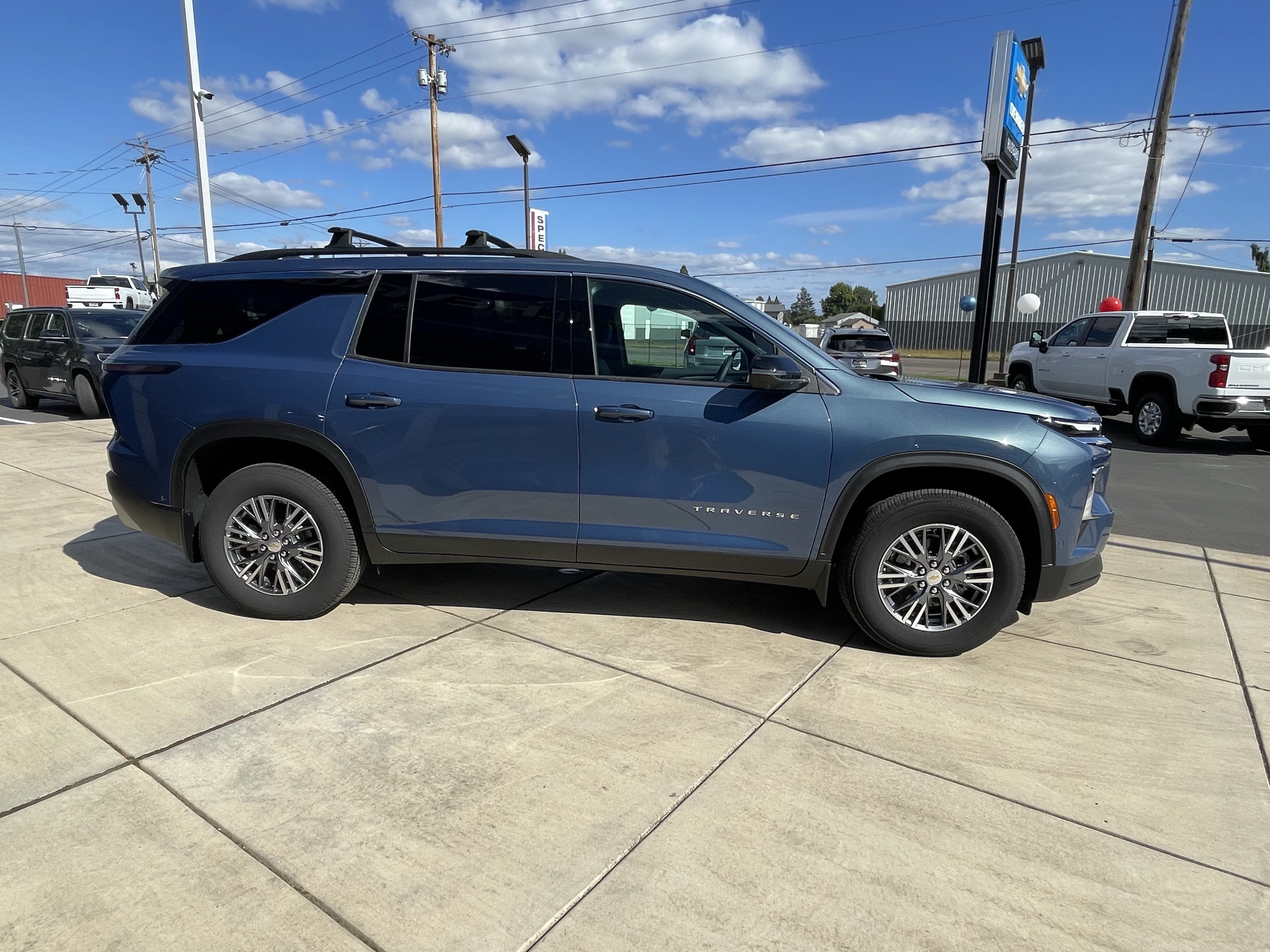 2025 Chevrolet Traverse FWD LT