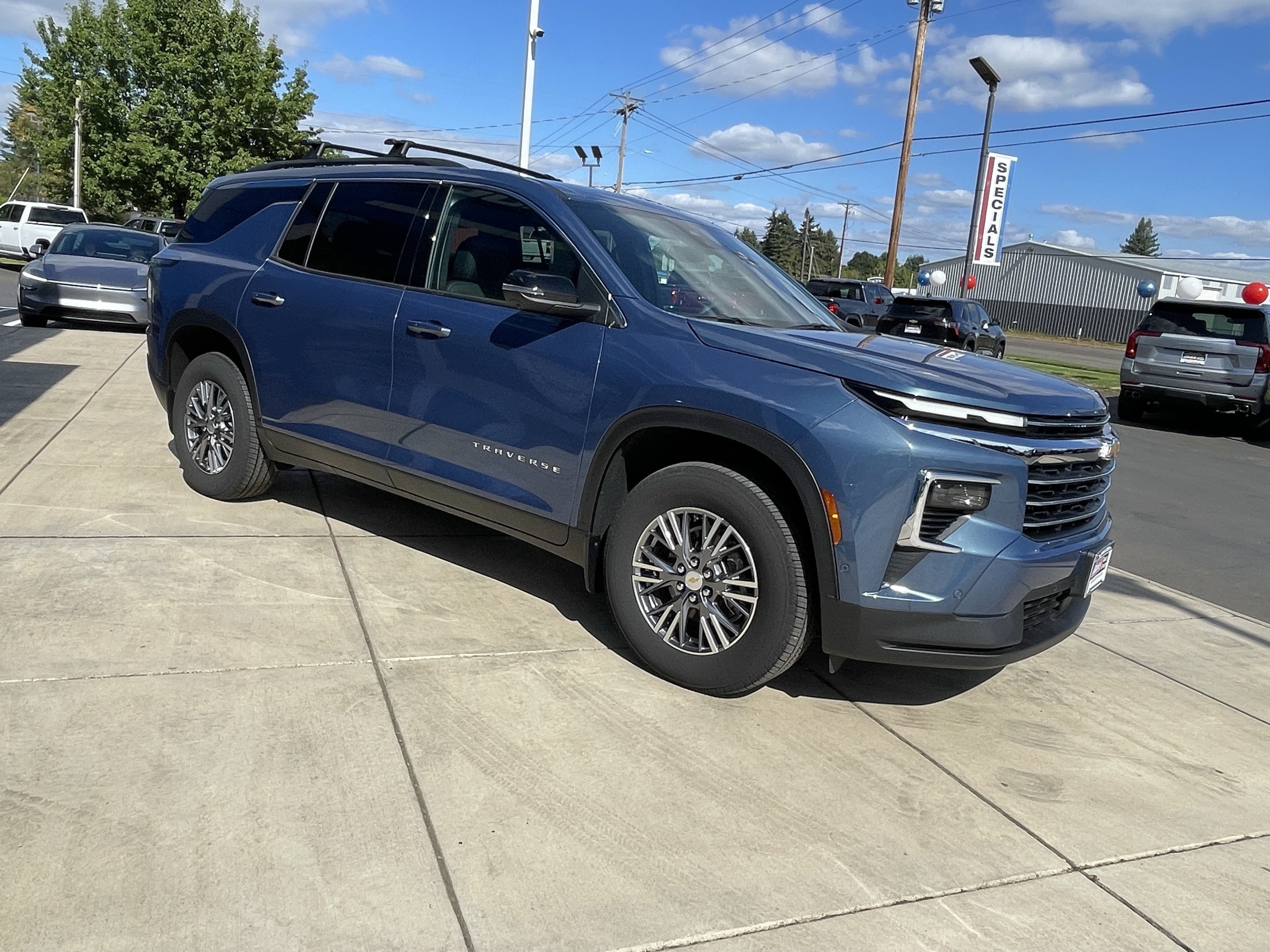 2025 Chevrolet Traverse FWD LT