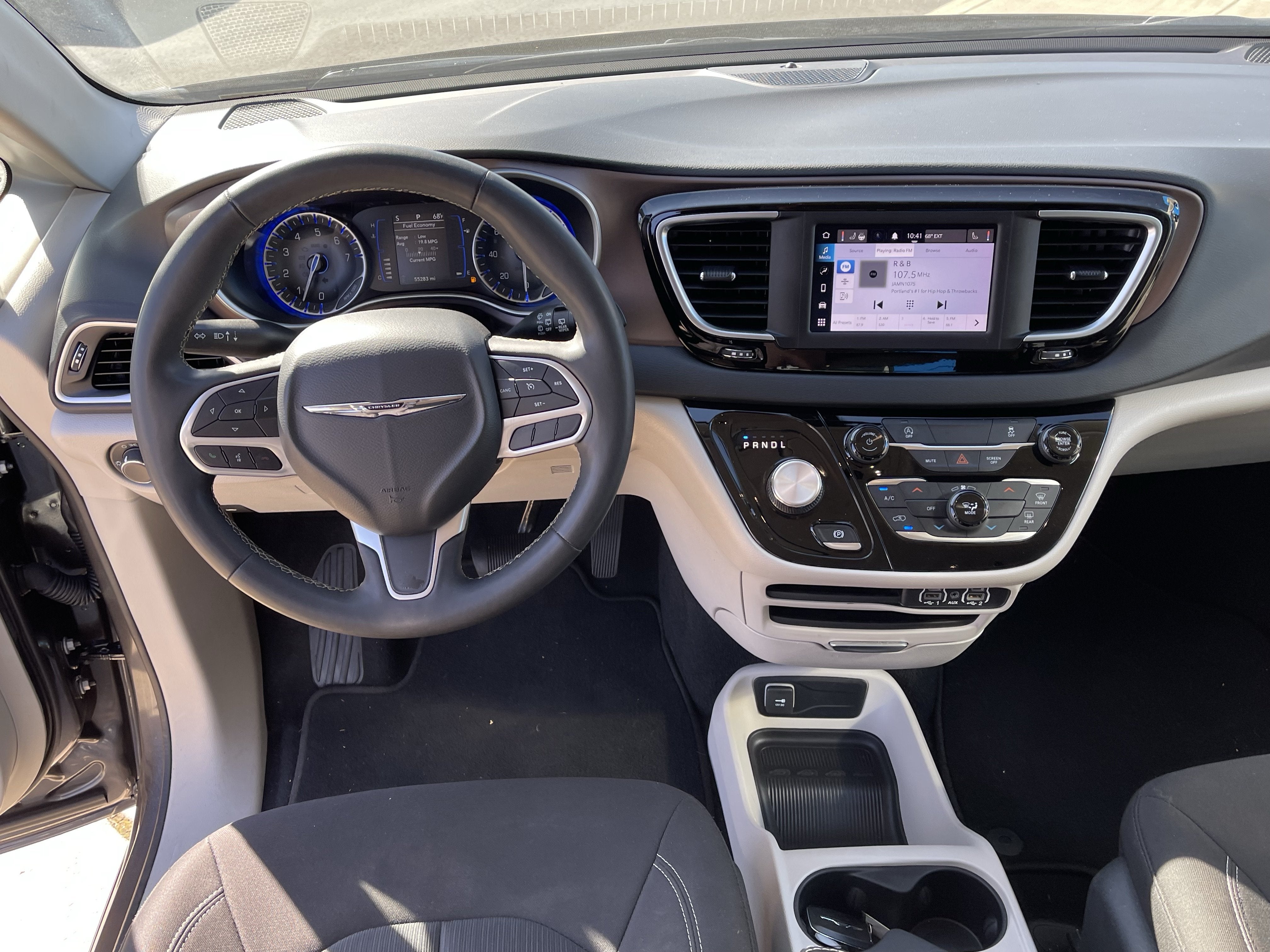 2022 Chrysler Voyager LX