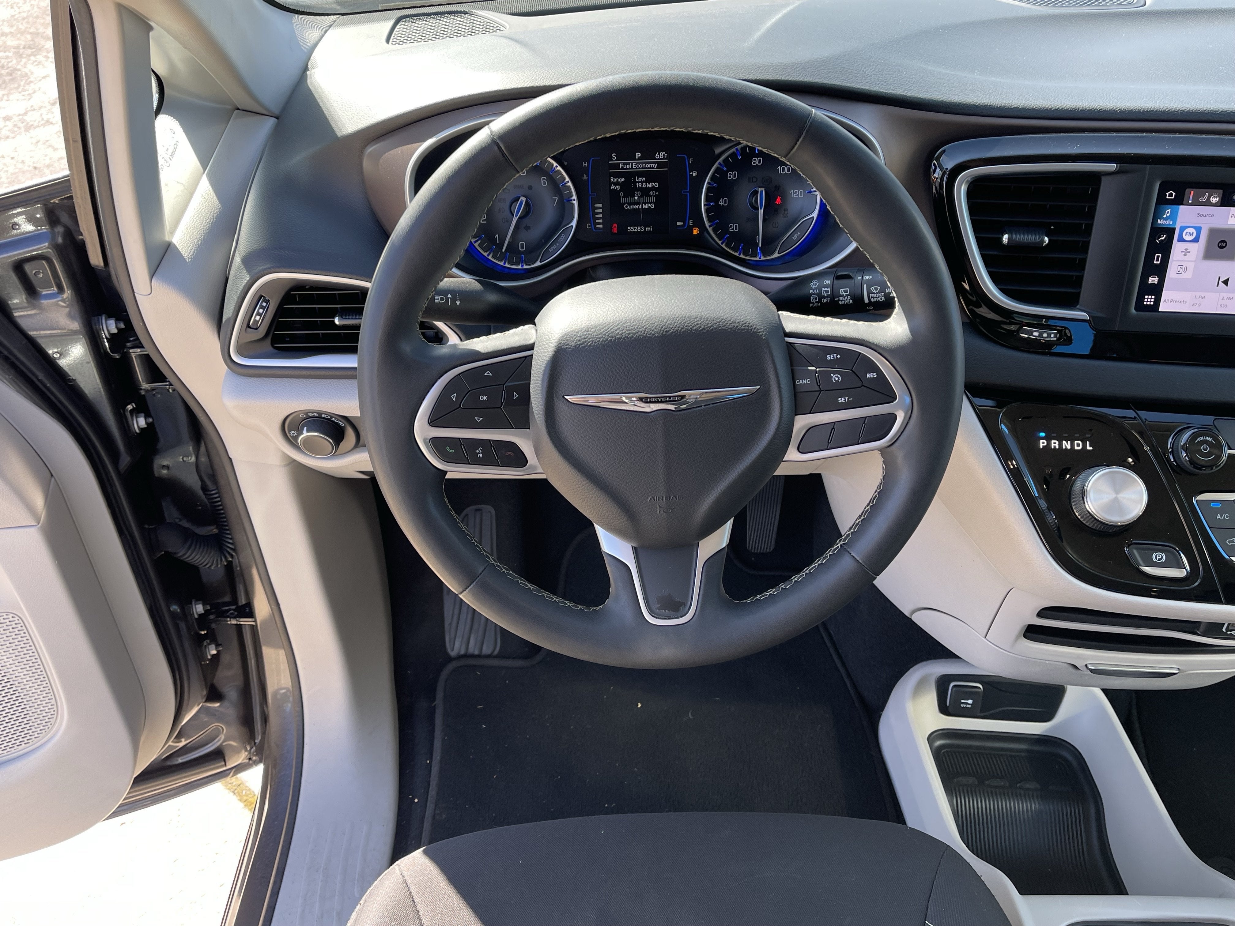 2022 Chrysler Voyager LX