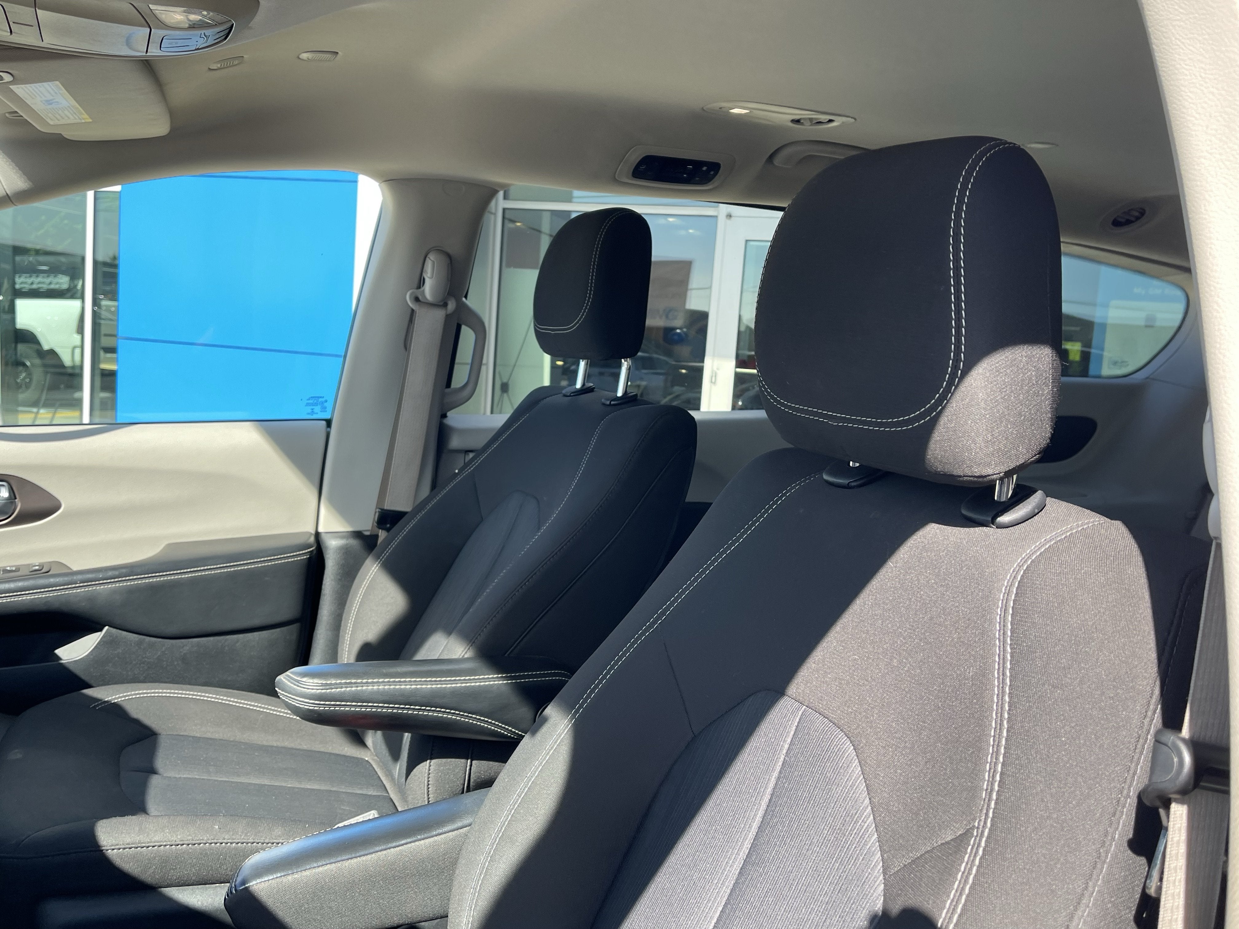 2022 Chrysler Voyager LX