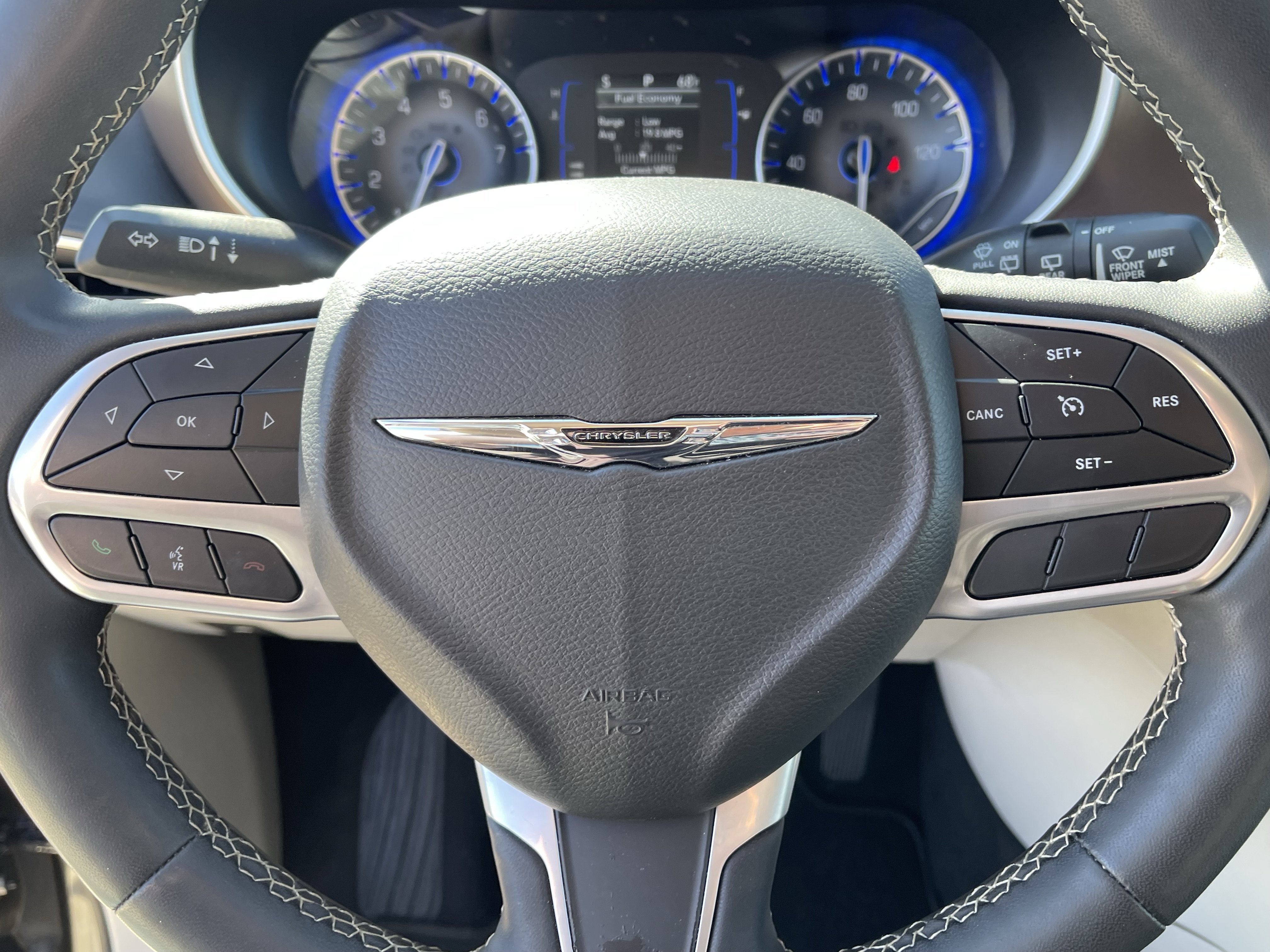 2022 Chrysler Voyager LX