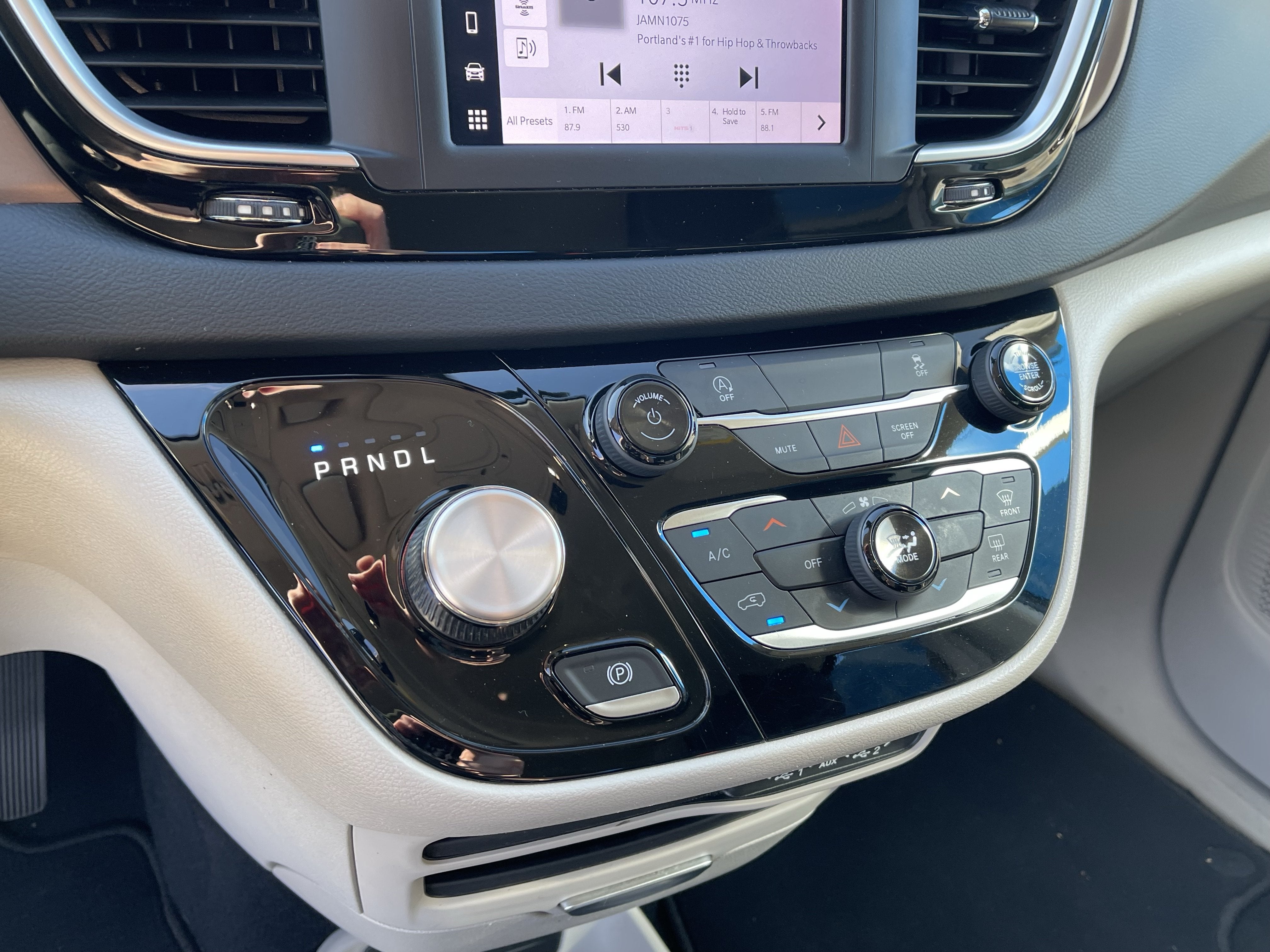 2022 Chrysler Voyager LX