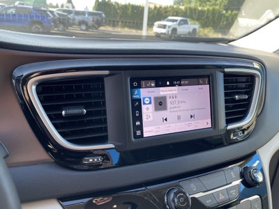 2022 Chrysler Voyager LX