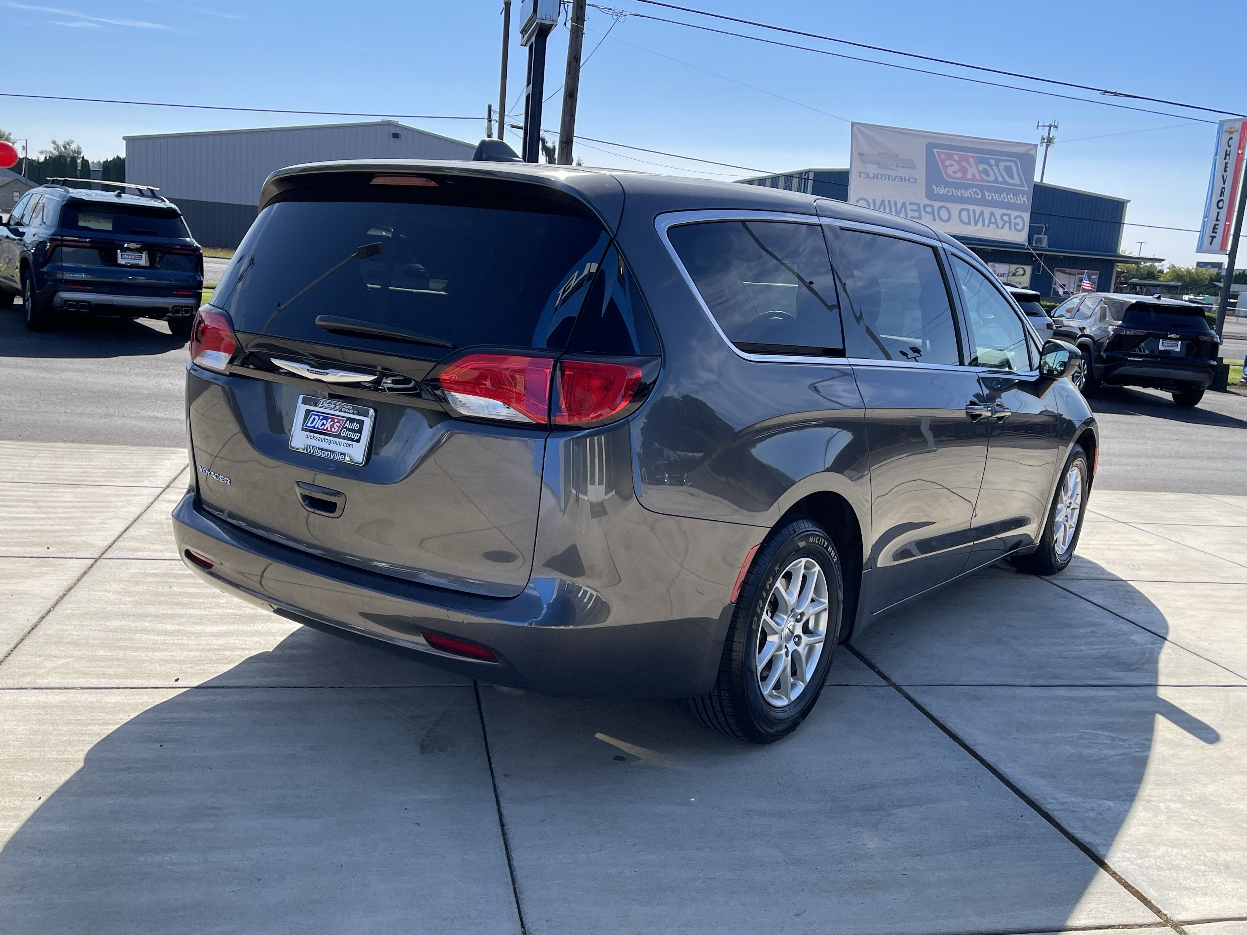 2022 Chrysler Voyager LX