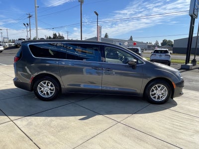 2022 Chrysler Voyager LX