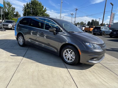 2022 Chrysler Voyager LX