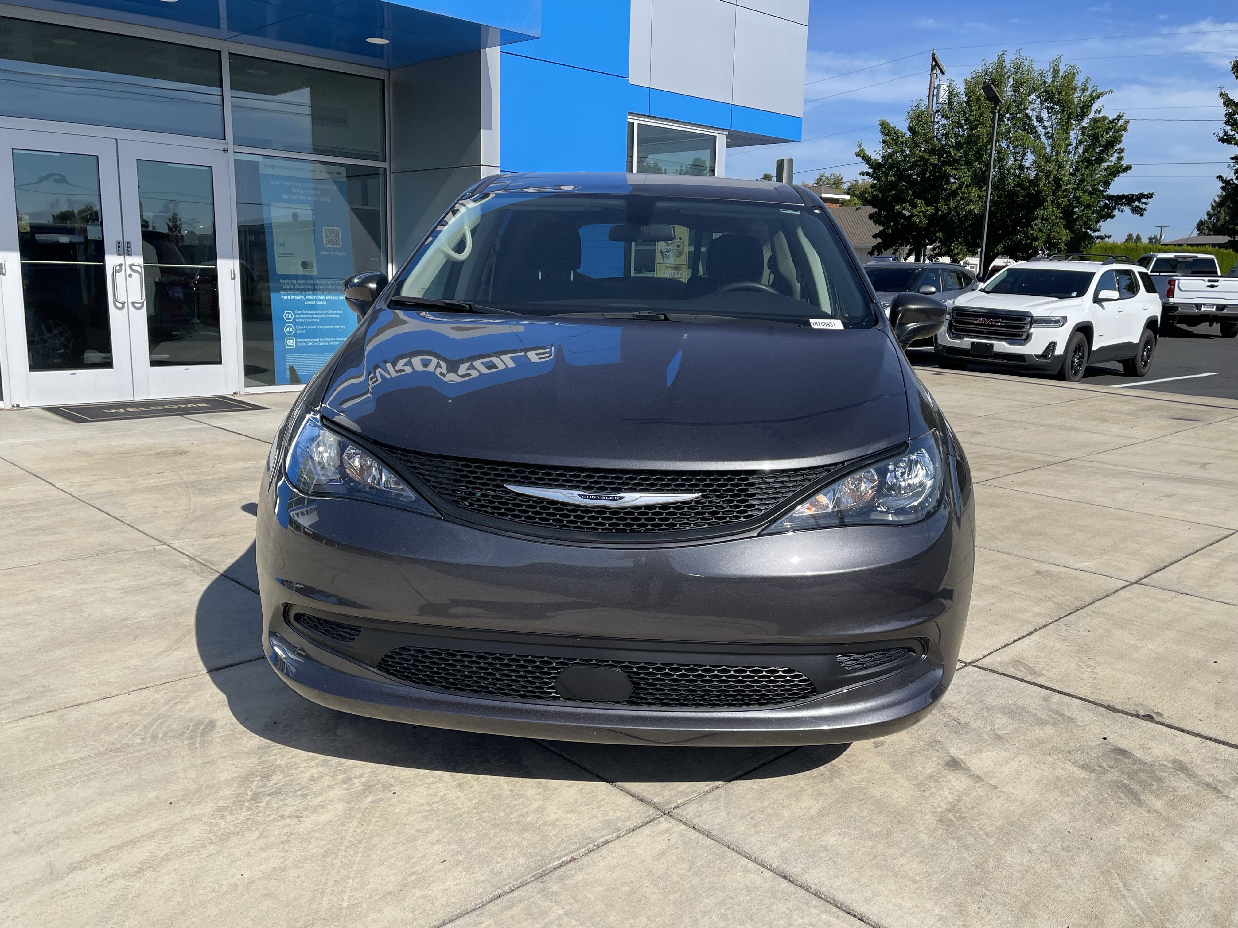 2022 Chrysler Voyager LX
