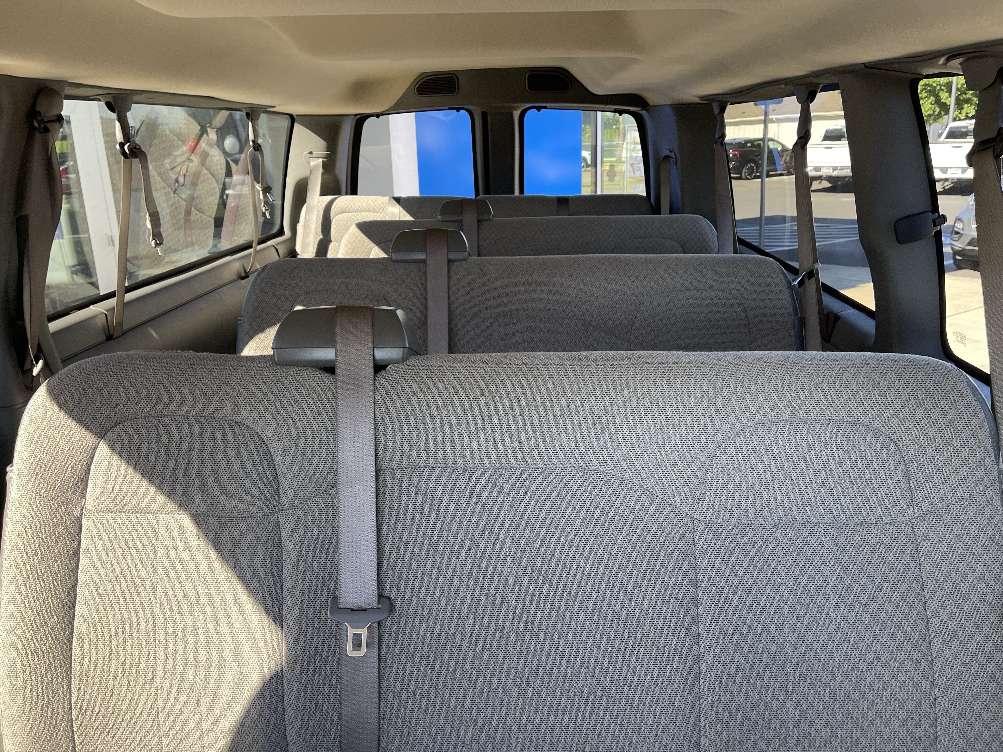2024 Chevrolet Express Passenger 3500 1LT