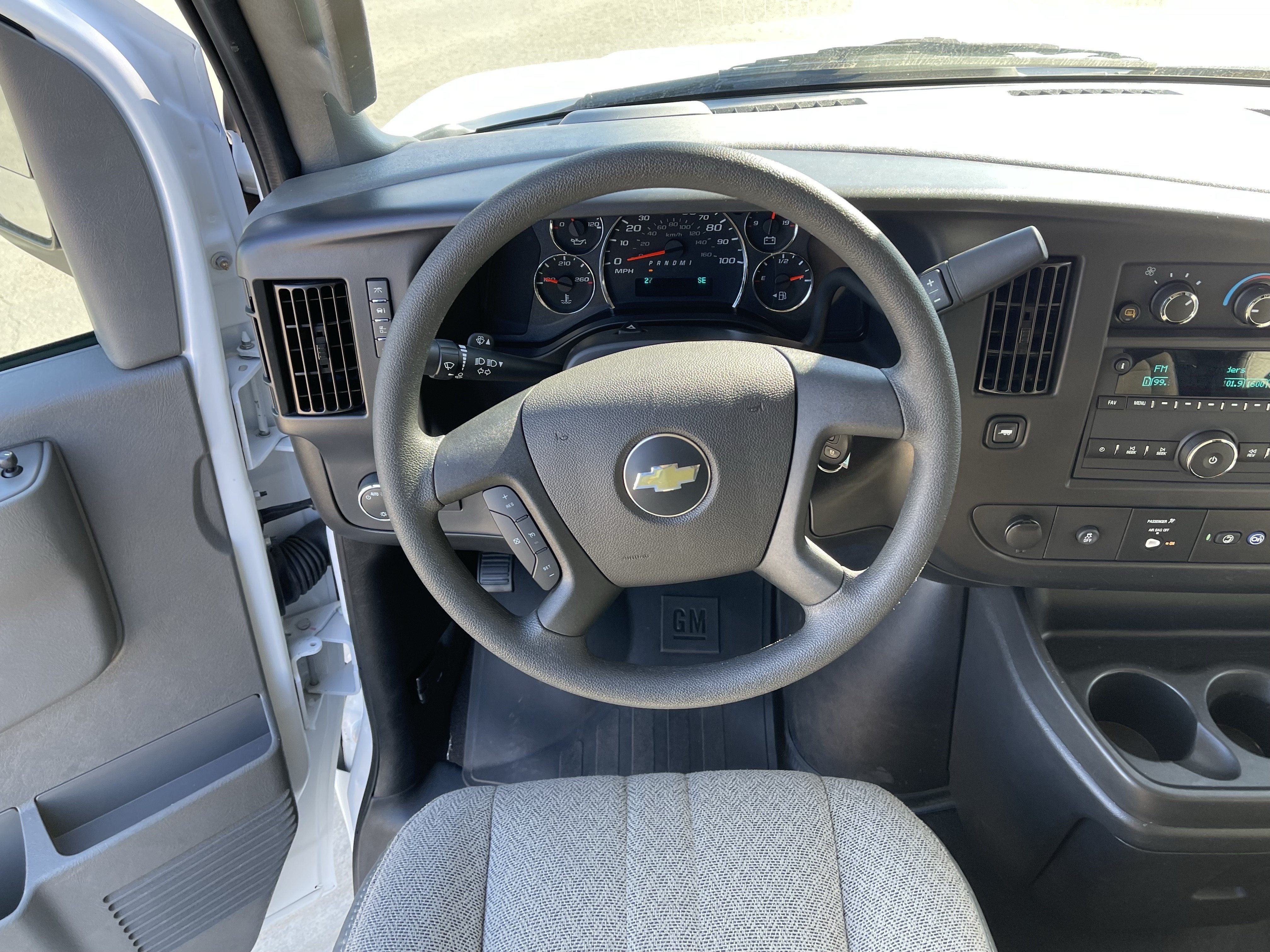 2024 Chevrolet Express Passenger 3500 1LT