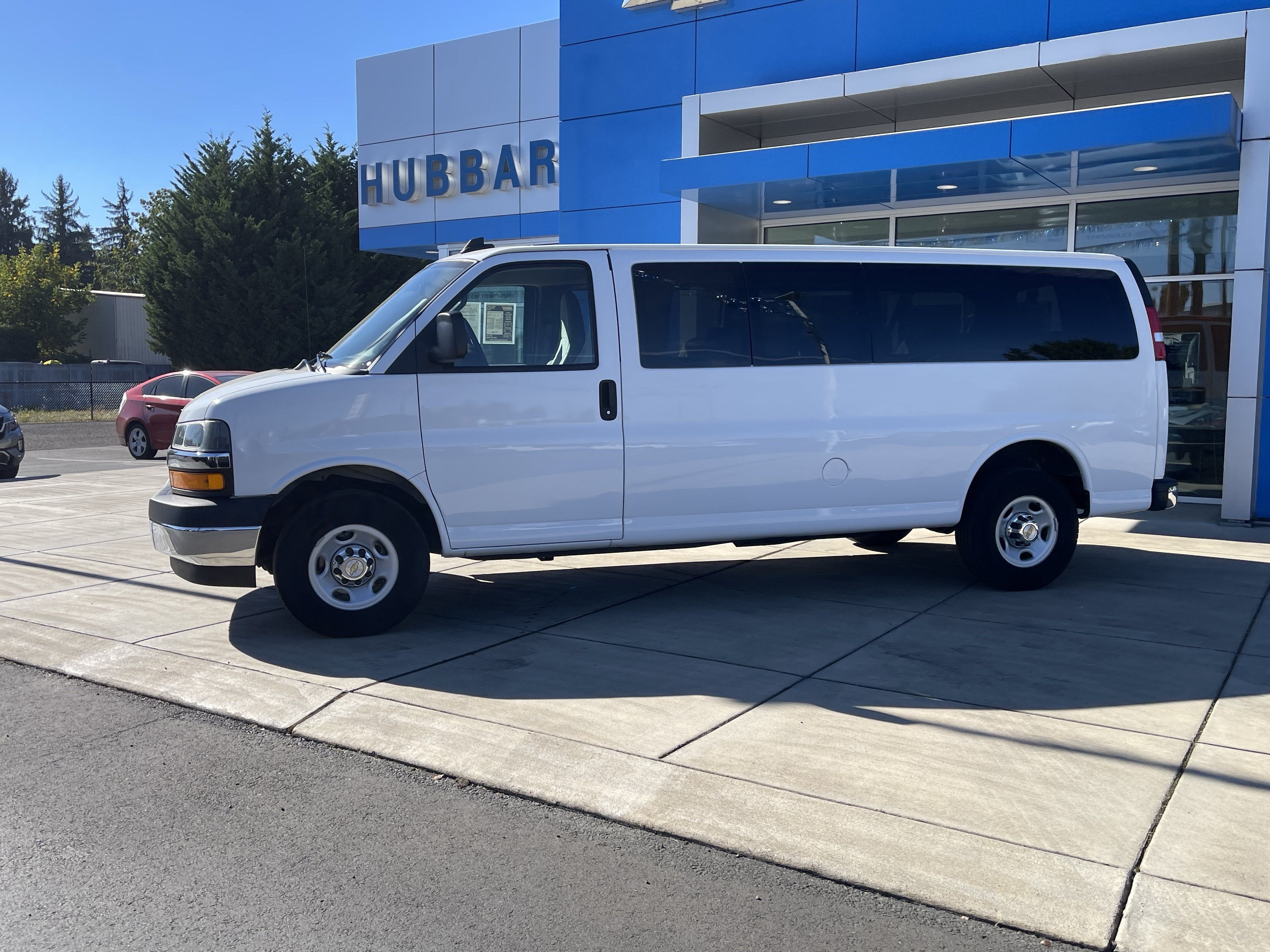 2024 Chevrolet Express Passenger 3500 1LT